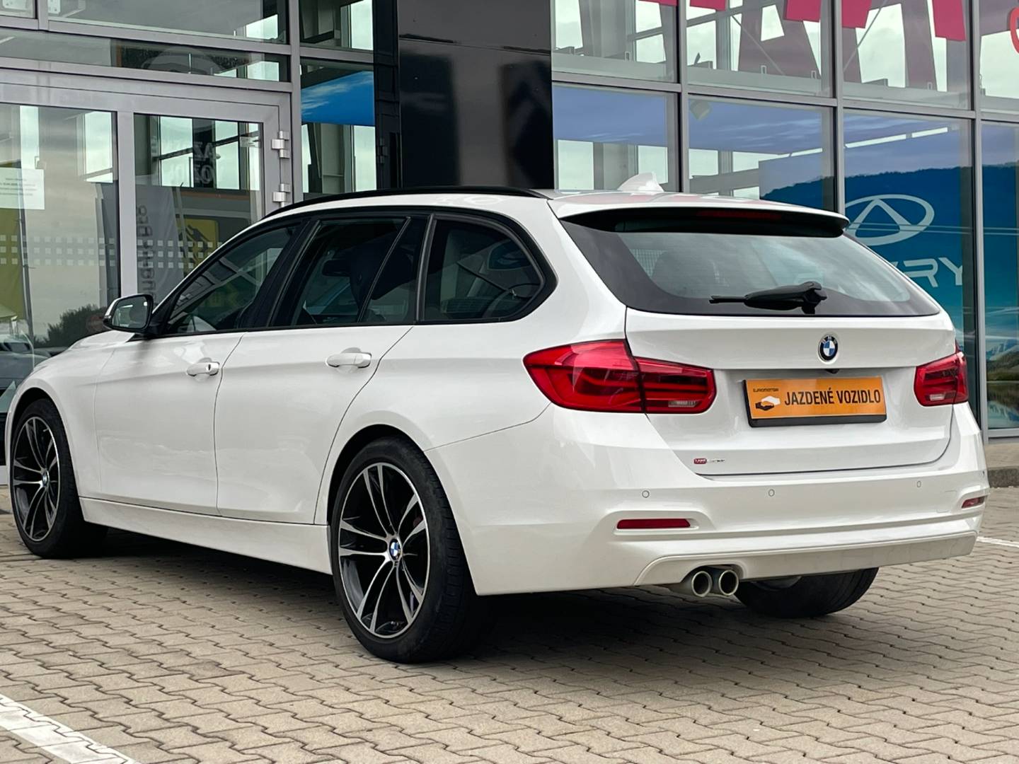 BMW Rad 3 Touring 320i xDrive Advantage A/8, 2019 – Obrázok 4