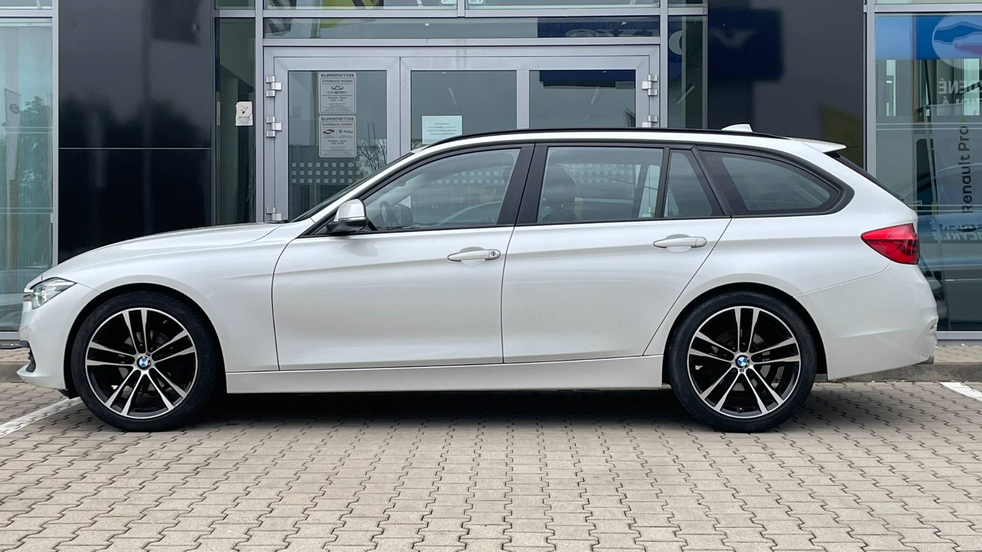BMW Rad 3 Touring 320i xDrive Advantage A/8, 2019 – Obrázok 7