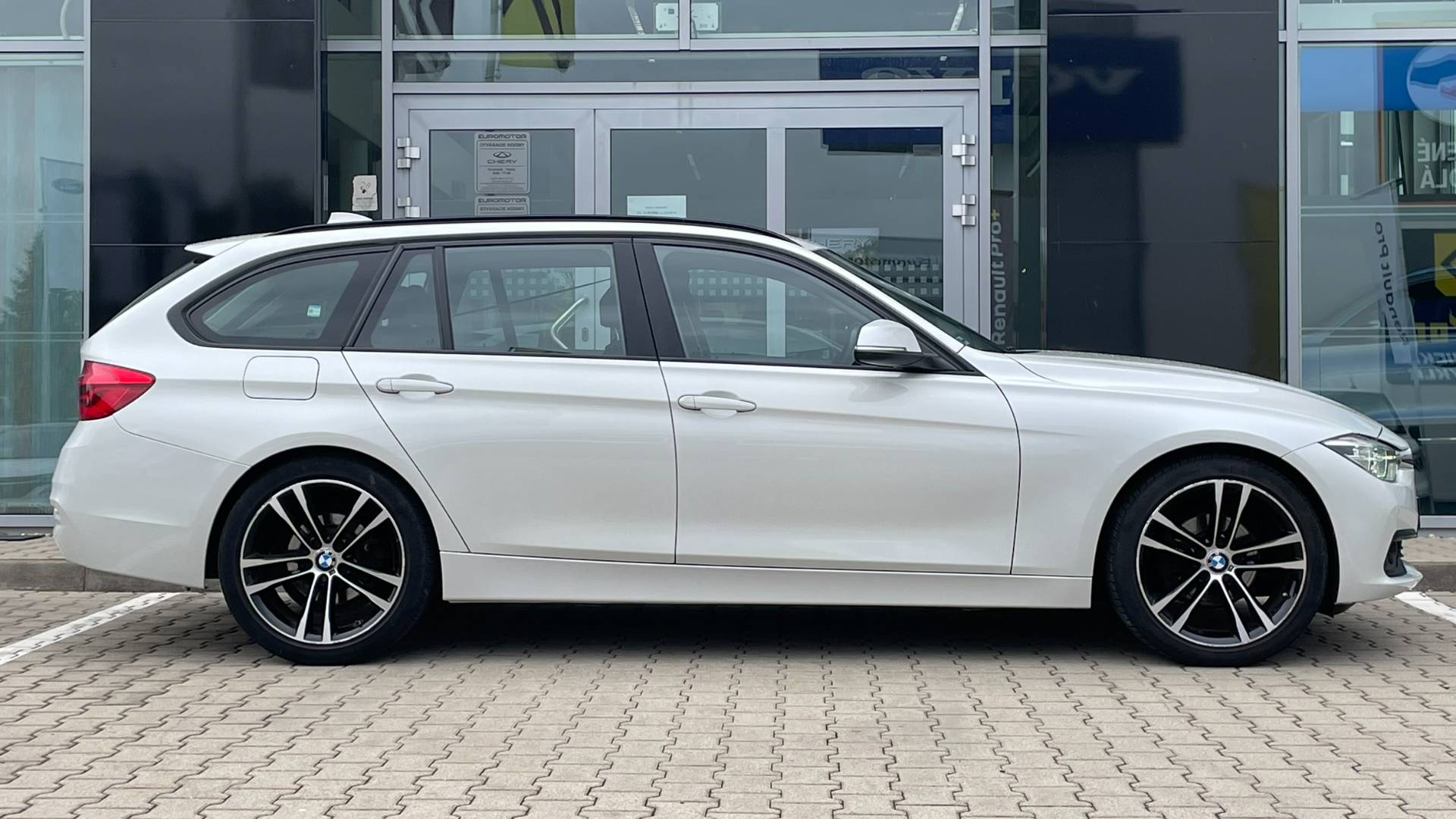 BMW Rad 3 Touring 320i xDrive Advantage A/8, 2019 – Obrázok 8