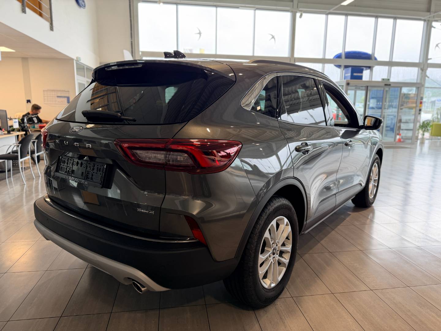 Ford Kuga 2. 5 Duratec FHEV 183k eCVT - AWD (134kW) Titanium FHEV – Obrázok 4