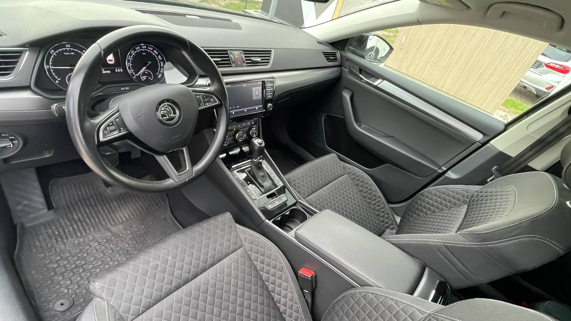 Škoda Superb Combi 2.0 TDI Style DSG EU6 – Obrázok 11
