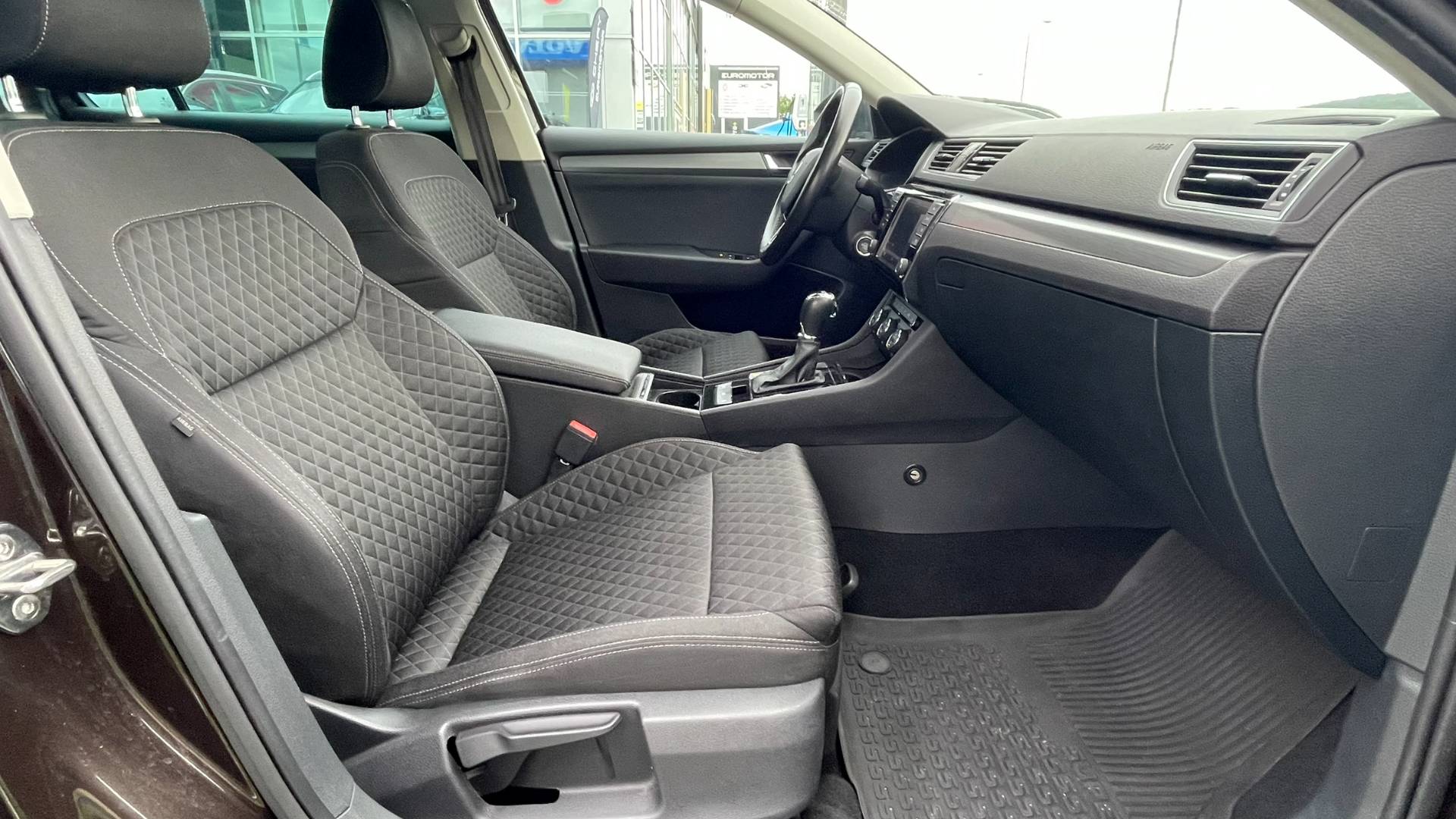 Škoda Superb Combi 2.0 TDI Style DSG EU6 – Obrázok 13