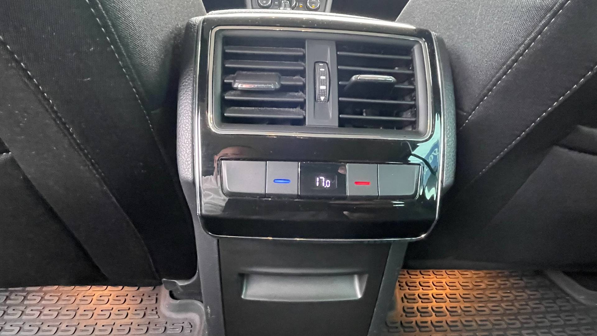 Škoda Superb Combi 2.0 TDI Style DSG EU6 – Obrázok 18