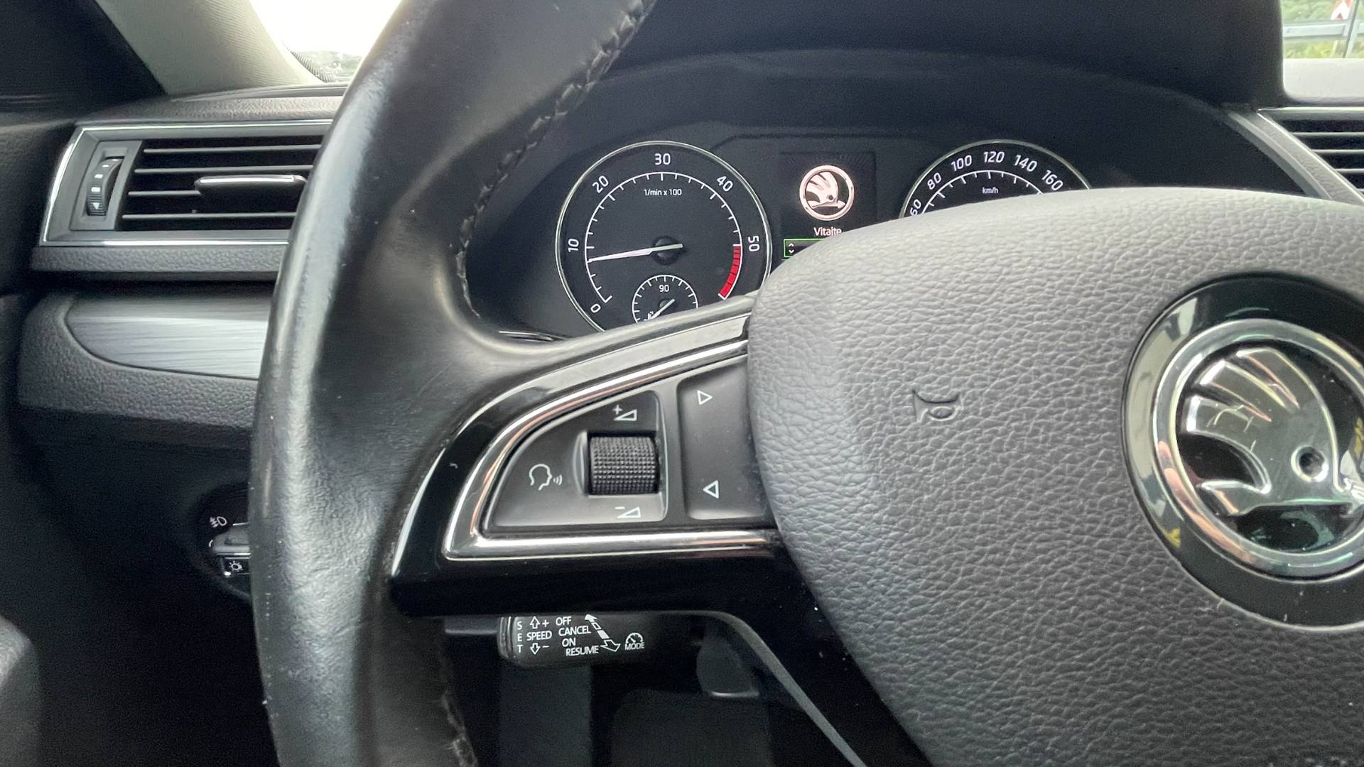 Škoda Superb Combi 2.0 TDI Style DSG EU6 – Obrázok 20