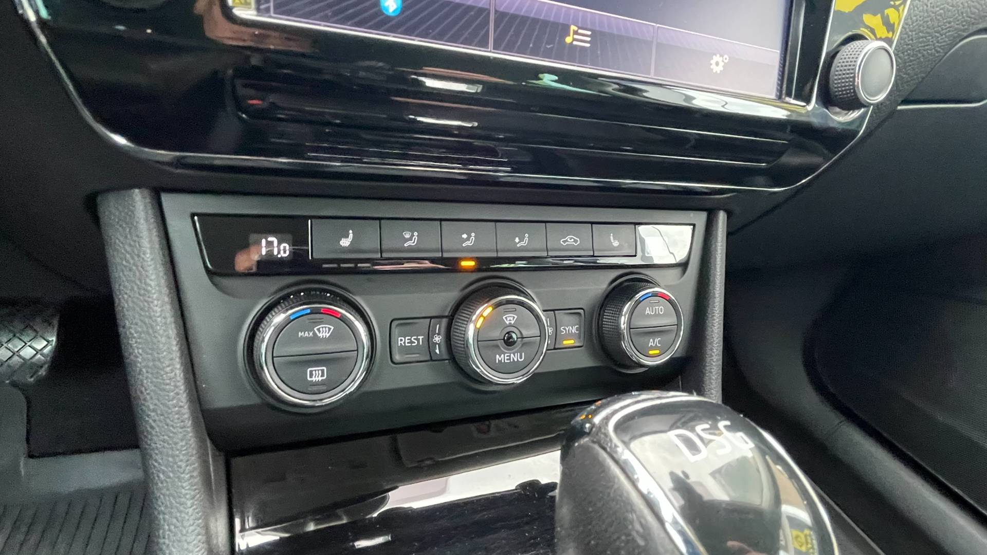 Škoda Superb Combi 2.0 TDI Style DSG EU6 – Obrázok 23