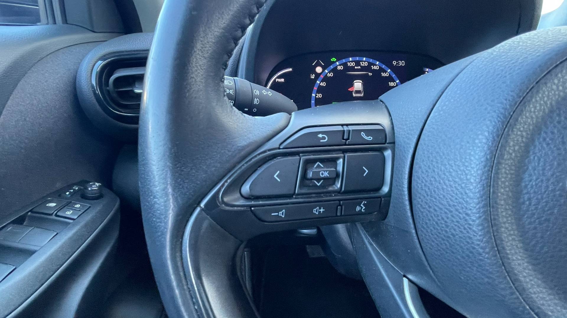 Toyota Yaris Cross 1.5 Hybrid Active e-CVT 68 kW, 2023 – Obrázok 19