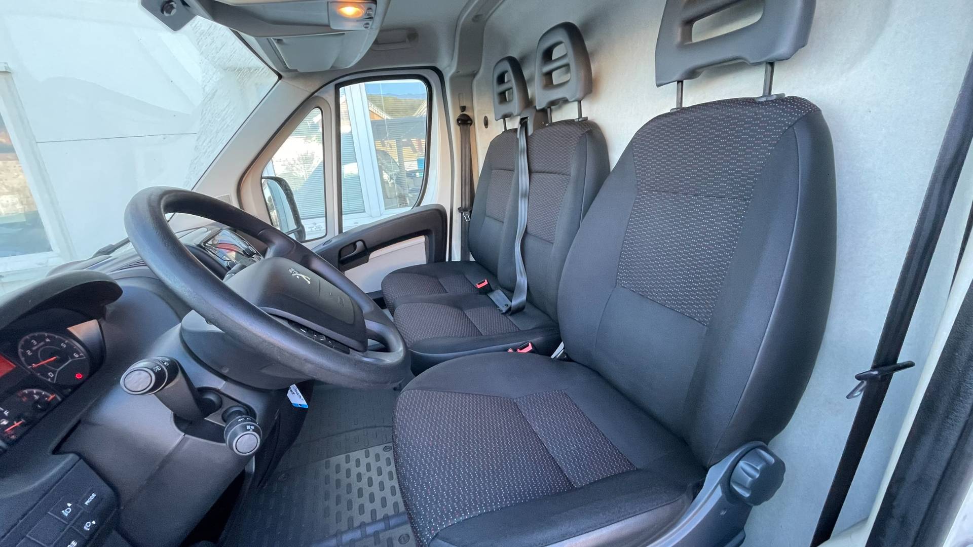 Peugeot Boxer 2.0HDI 96kW M6 L2H2, nové kupované na SK – Obrázok 10