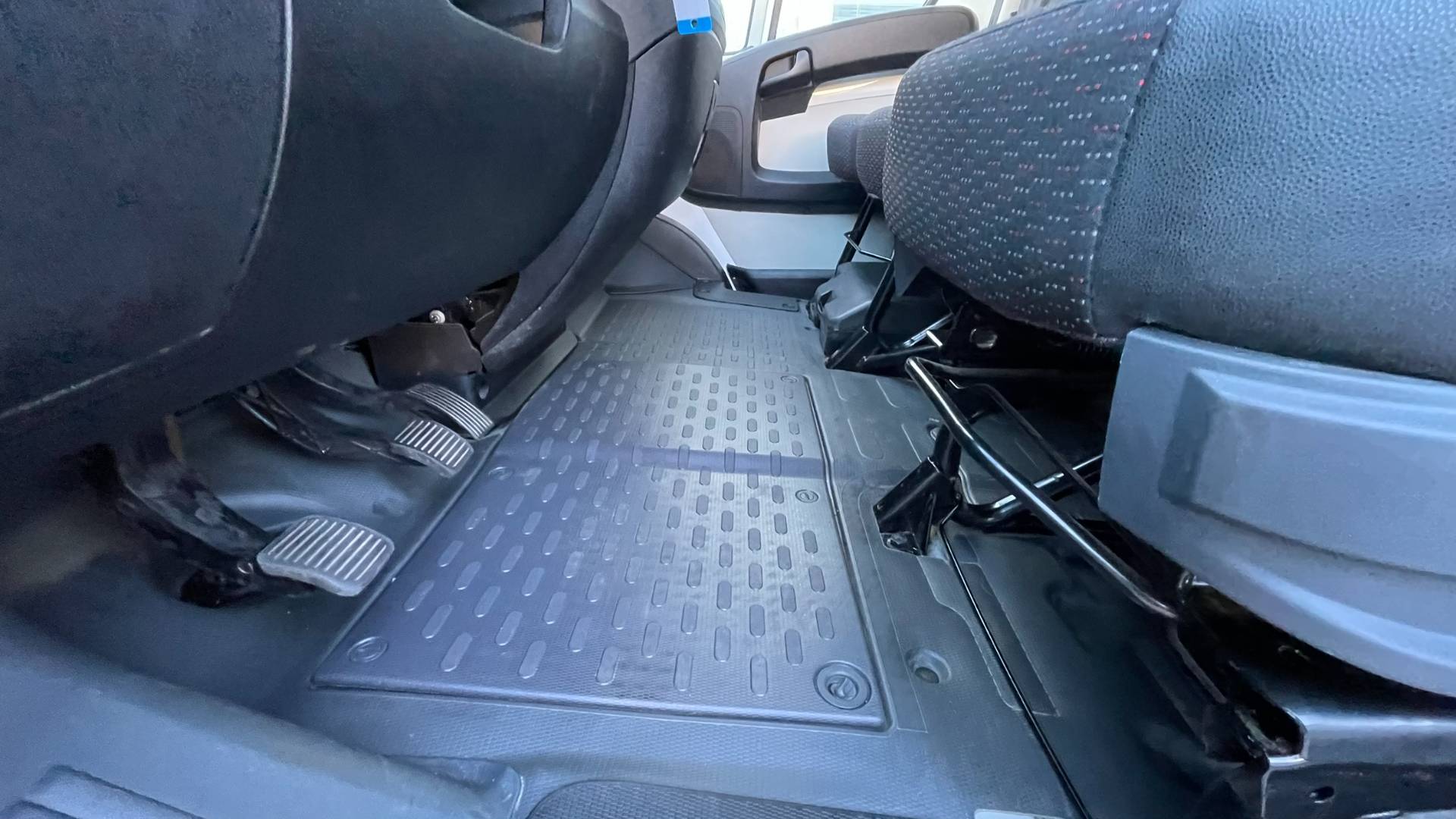Peugeot Boxer 2.0HDI 96kW M6 L2H2, nové kupované na SK – Obrázok 12