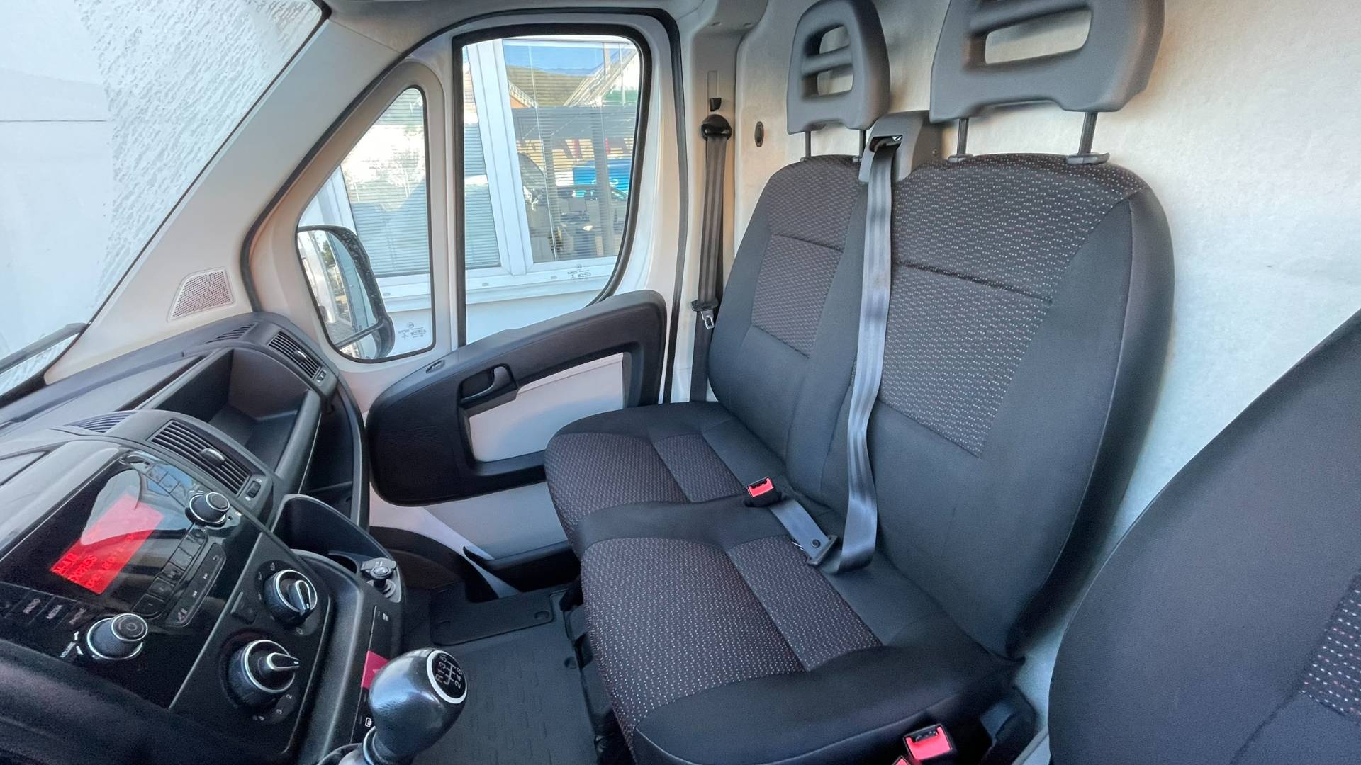 Peugeot Boxer 2.0HDI 96kW M6 L2H2, nové kupované na SK – Obrázok 18