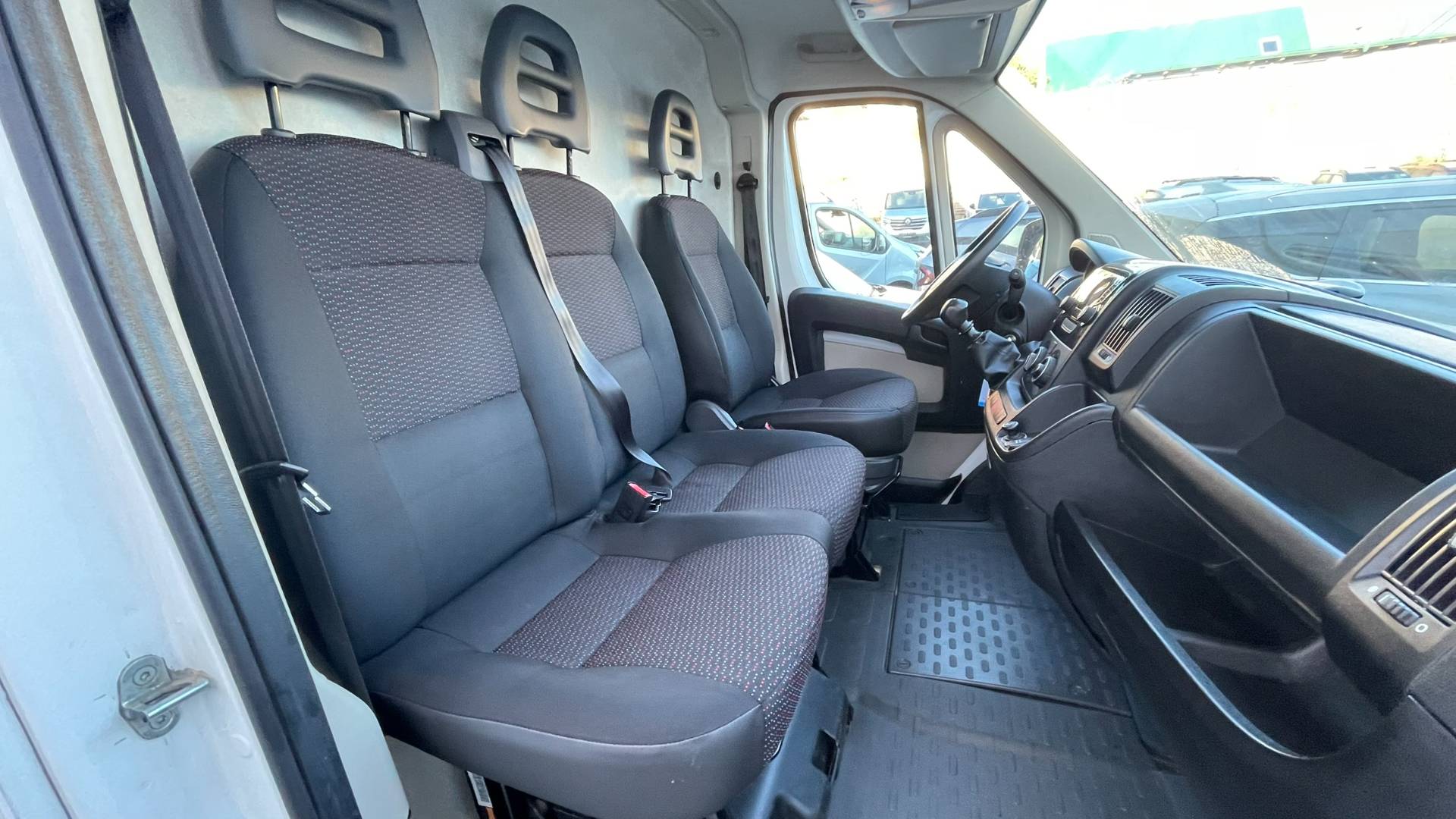 Peugeot Boxer 2.0HDI 96kW M6 L2H2, nové kupované na SK – Obrázok 23
