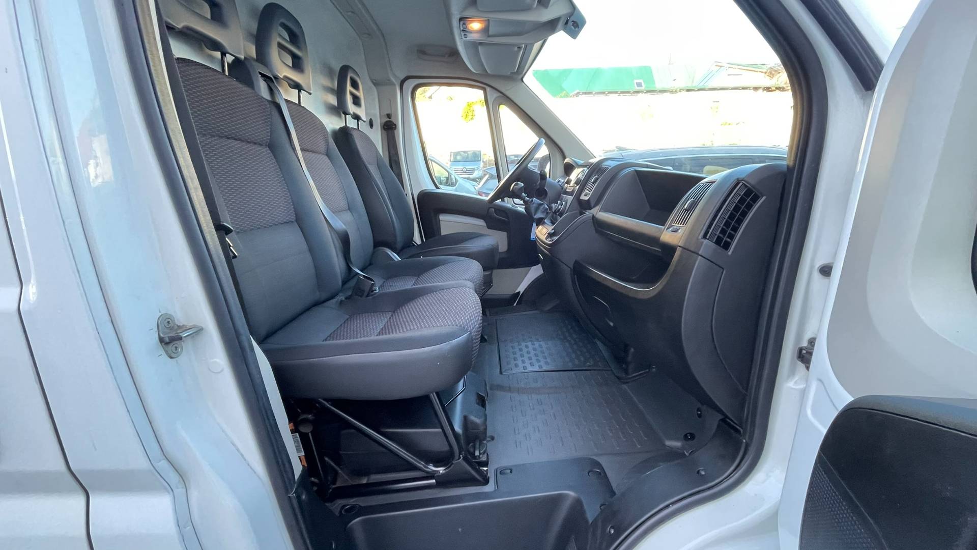 Peugeot Boxer 2.0HDI 96kW M6 L2H2, nové kupované na SK – Obrázok 24