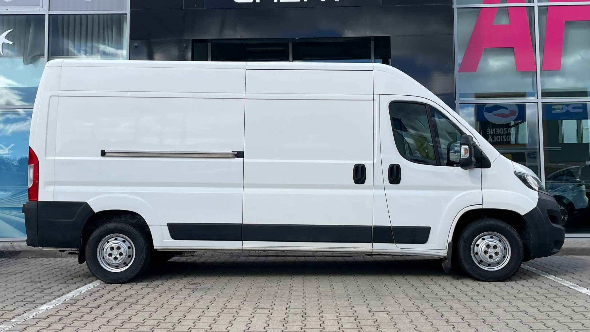 Peugeot Boxer 2.0HDI 96kW M6 L2H2, nové kupované na SK – Obrázok 7