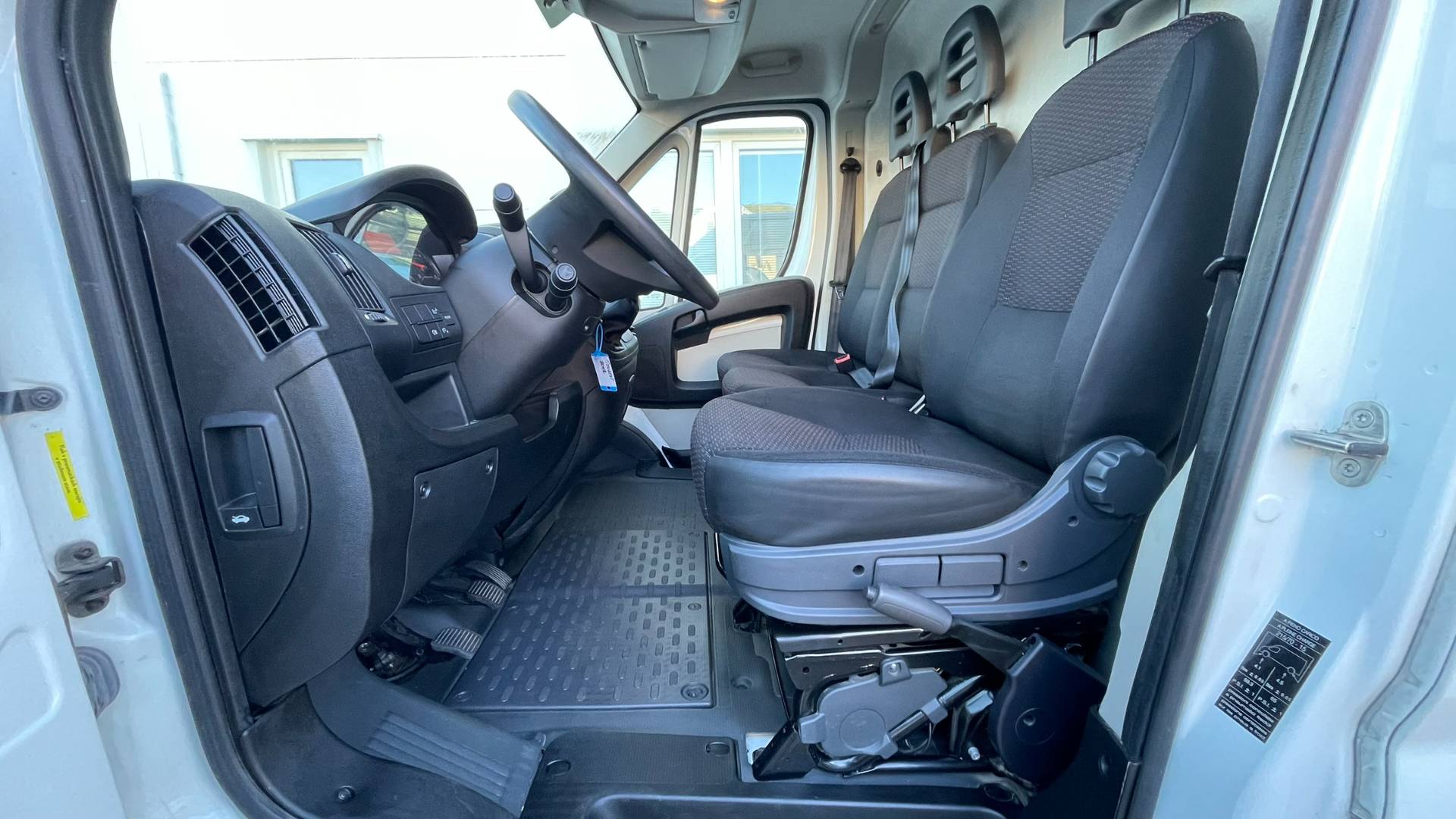 Peugeot Boxer 2.0HDI 96kW M6 L2H2, nové kupované na SK – Obrázok 9