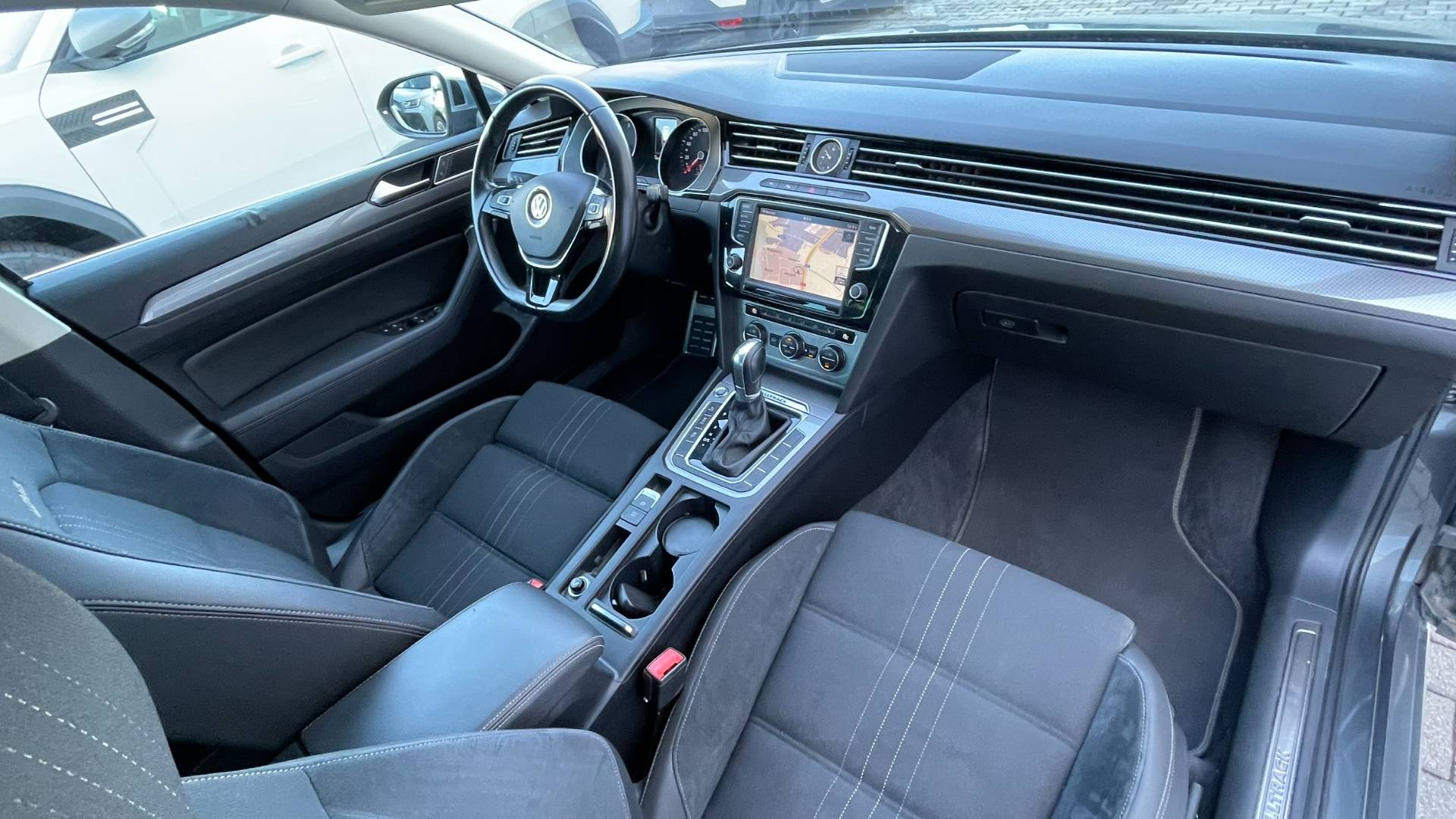Volkswagen Passat Variant 2.0 TDI 190k Alltrack DSG 4x4 – Obrázok 13