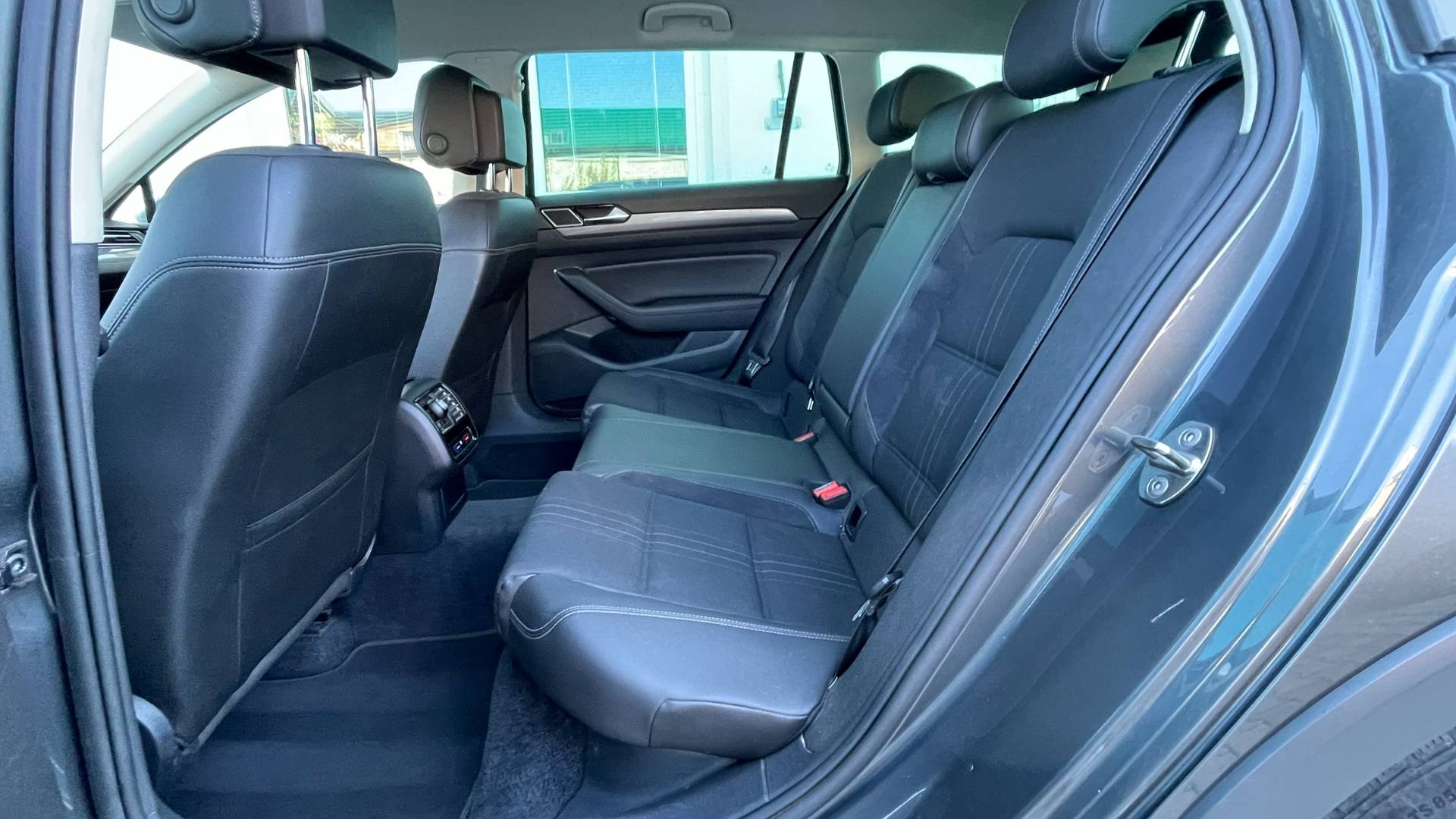 Volkswagen Passat Variant 2.0 TDI 190k Alltrack DSG 4x4 – Obrázok 15