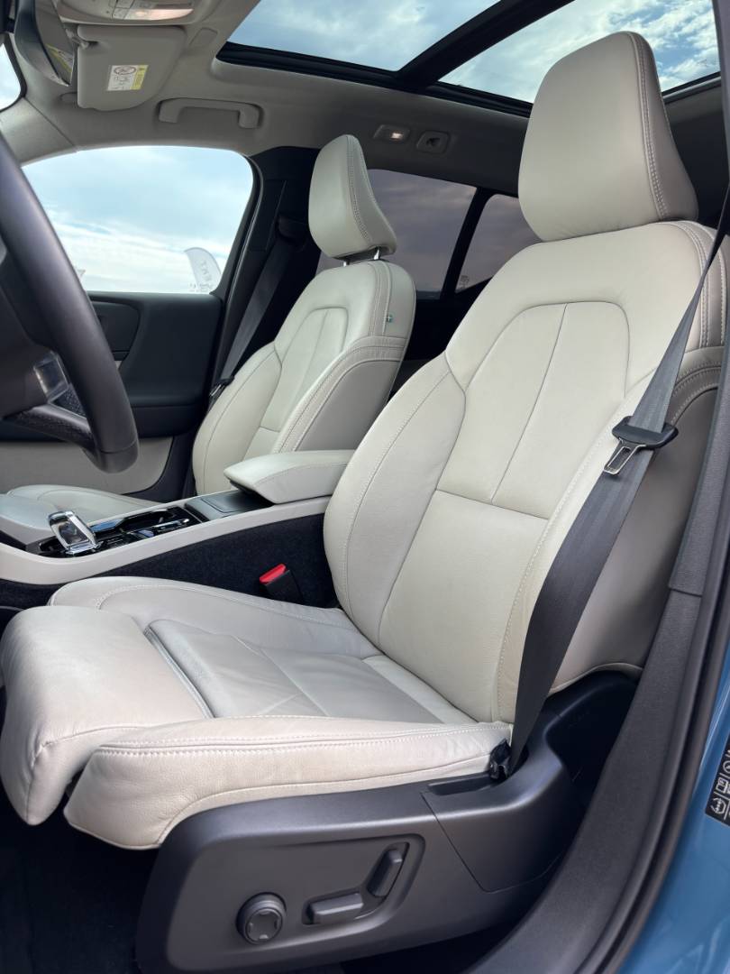 Volvo XC40 2.0 B4 mHEV Ultimate Dark AWD A/T – Obrázok 6