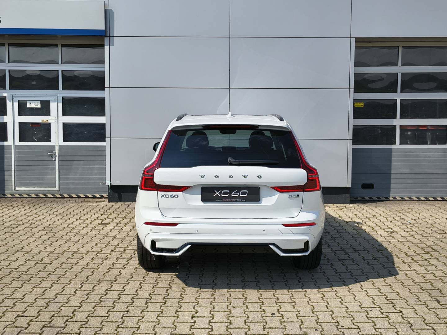 Volvo XC60 2.0 B5 mHEV Plus Dark AWD A/T – Obrázok 4