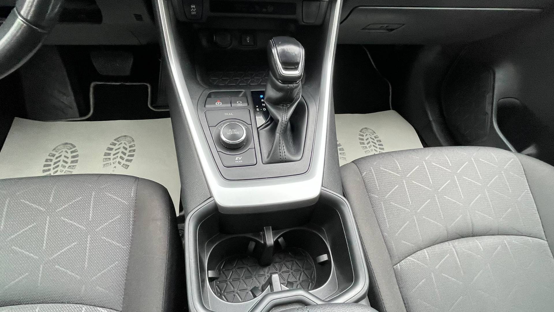 Toyota RAV4 2.5 VVT-i Hybrid AWD E-CVT, 163kW, 2022 – Obrázok 24