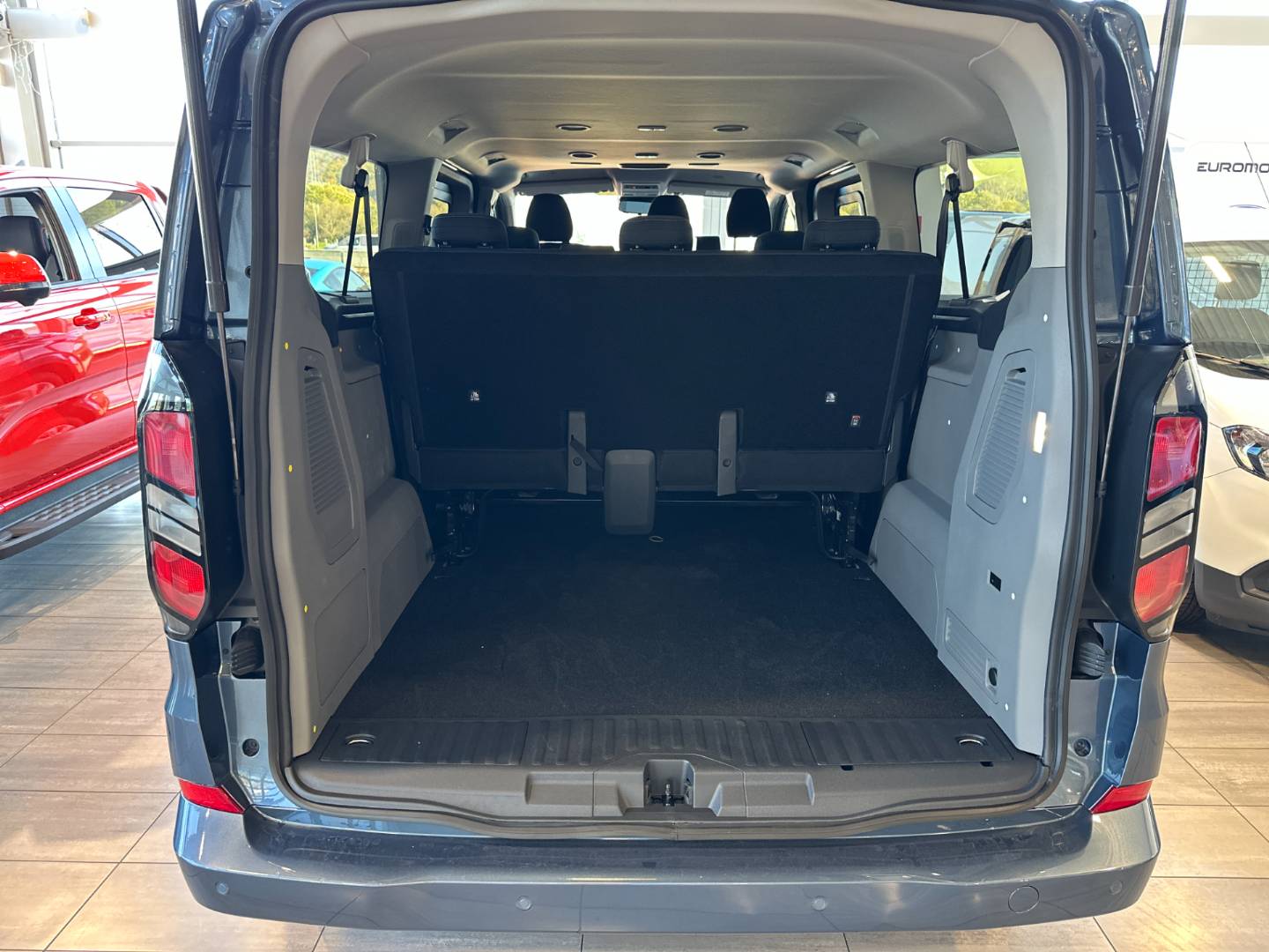 Ford Transit Custom BUSINESS 2.0 TDCi EB 170k A8 - FWD (125kW) – Obrázok 12