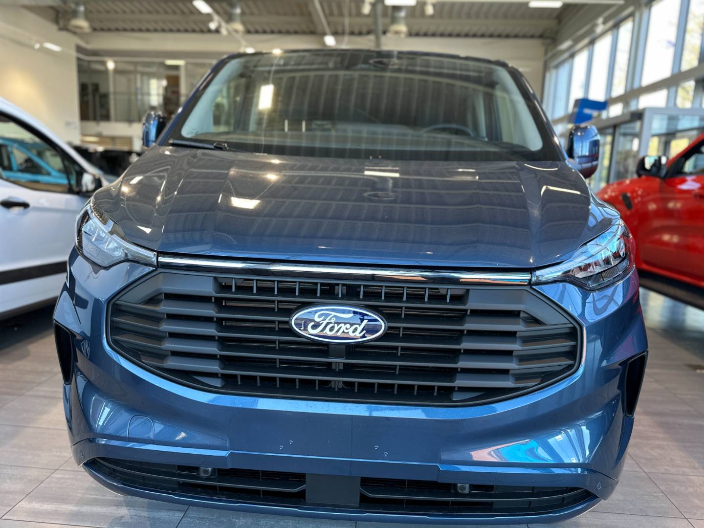 Ford Transit Custom BUSINESS 2.0 TDCi EB 170k A8 - FWD (125kW) – Obrázok 2