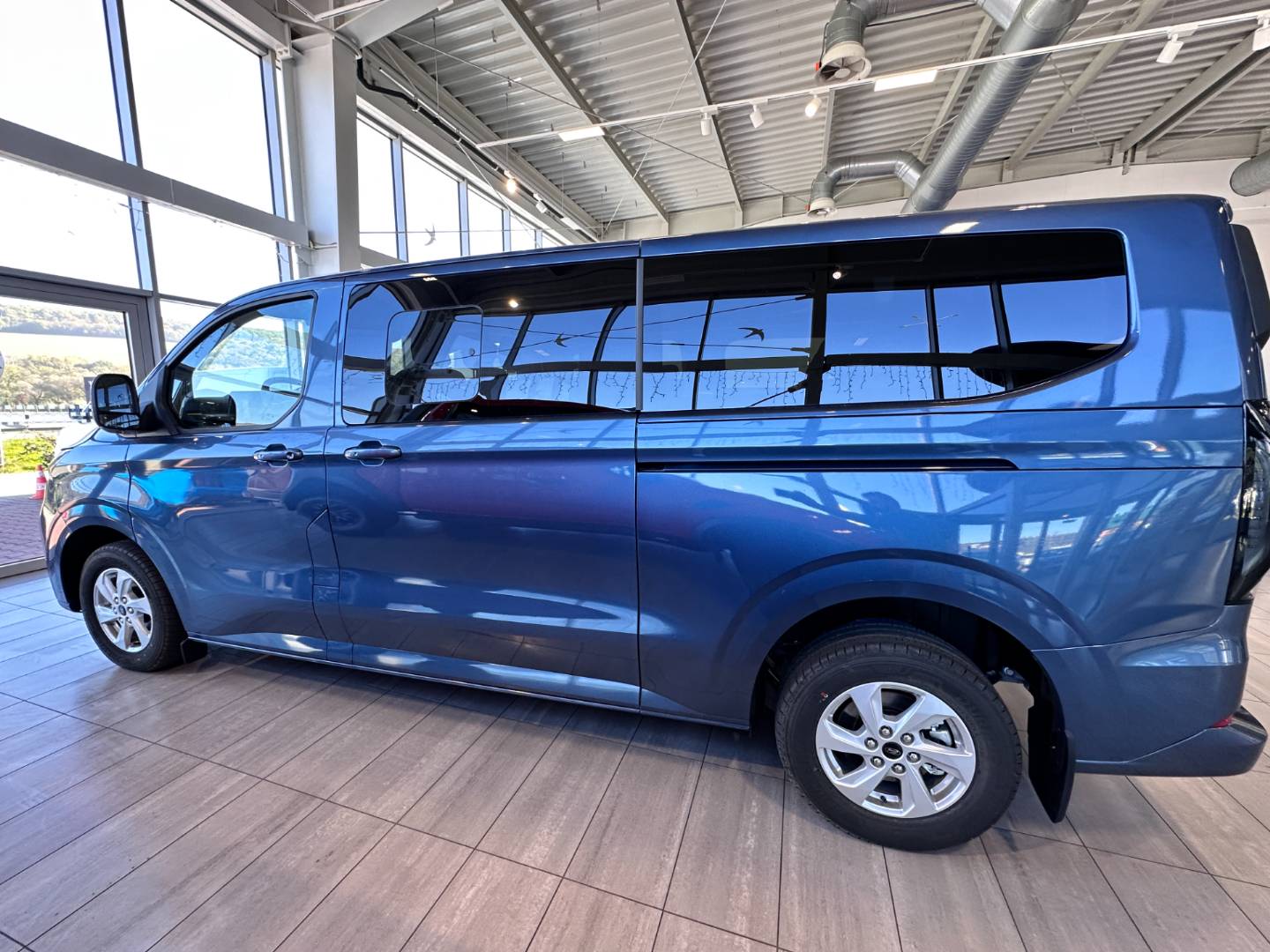 Ford Transit Custom BUSINESS 2.0 TDCi EB 170k A8 - FWD (125kW) – Obrázok 8