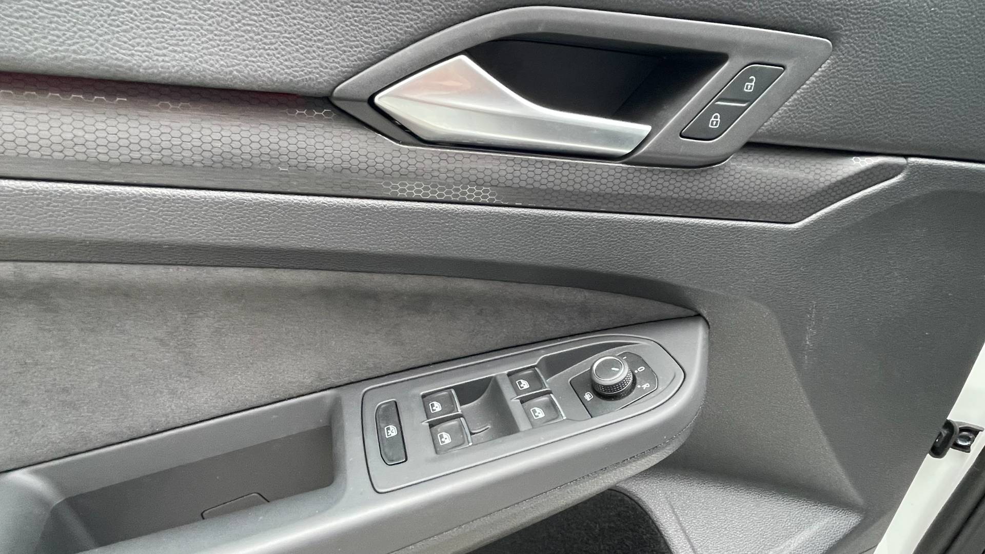 Volkswagen Golf 2.0 TSI GTI 180kW M6 2024, nezáv. kúrenie – Obrázok 11