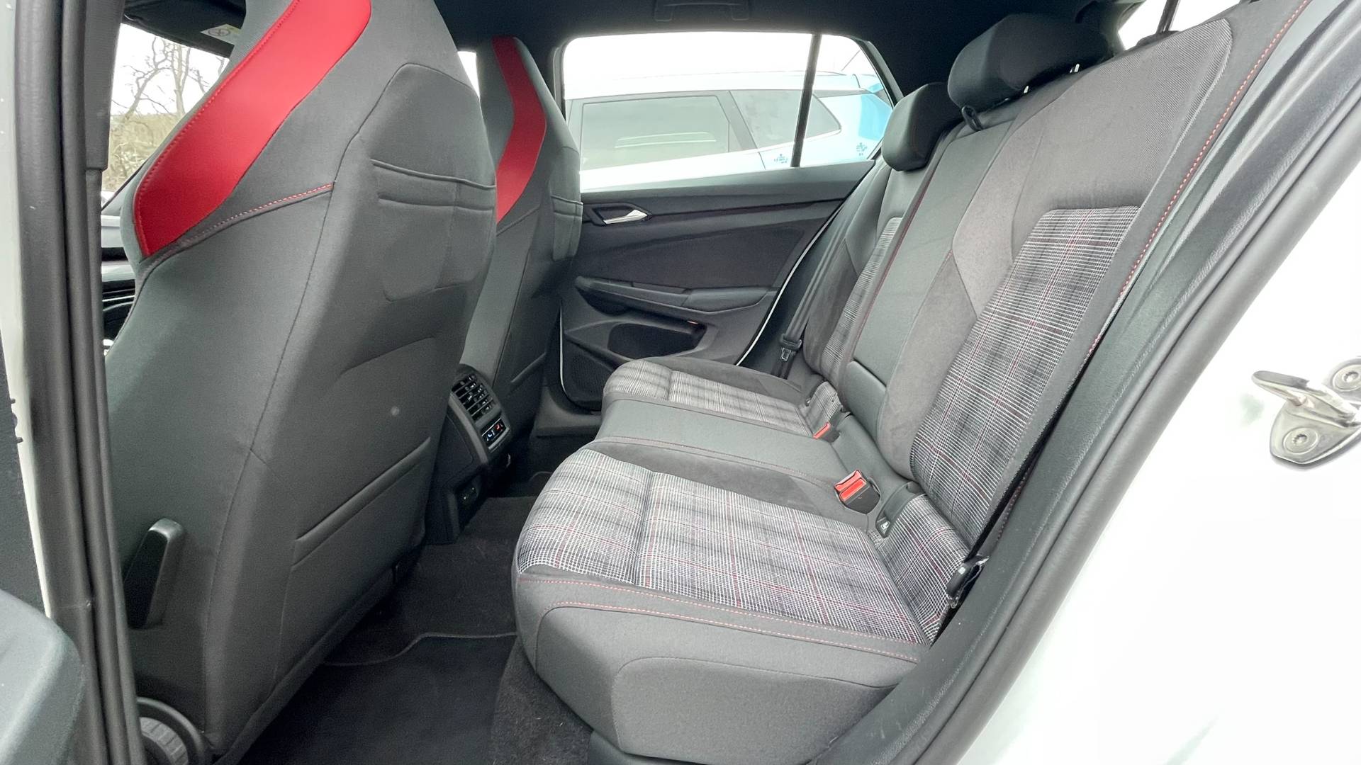 Volkswagen Golf 2.0 TSI GTI 180kW M6 2024, nezáv. kúrenie – Obrázok 34