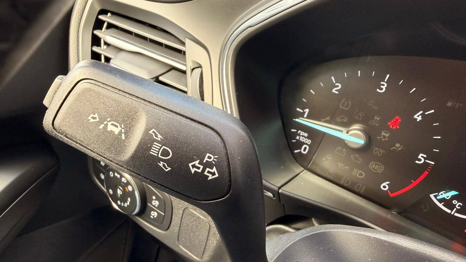 Ford Focus Kombi 1.5 EcoBlue Titanium A/T – Obrázok 19