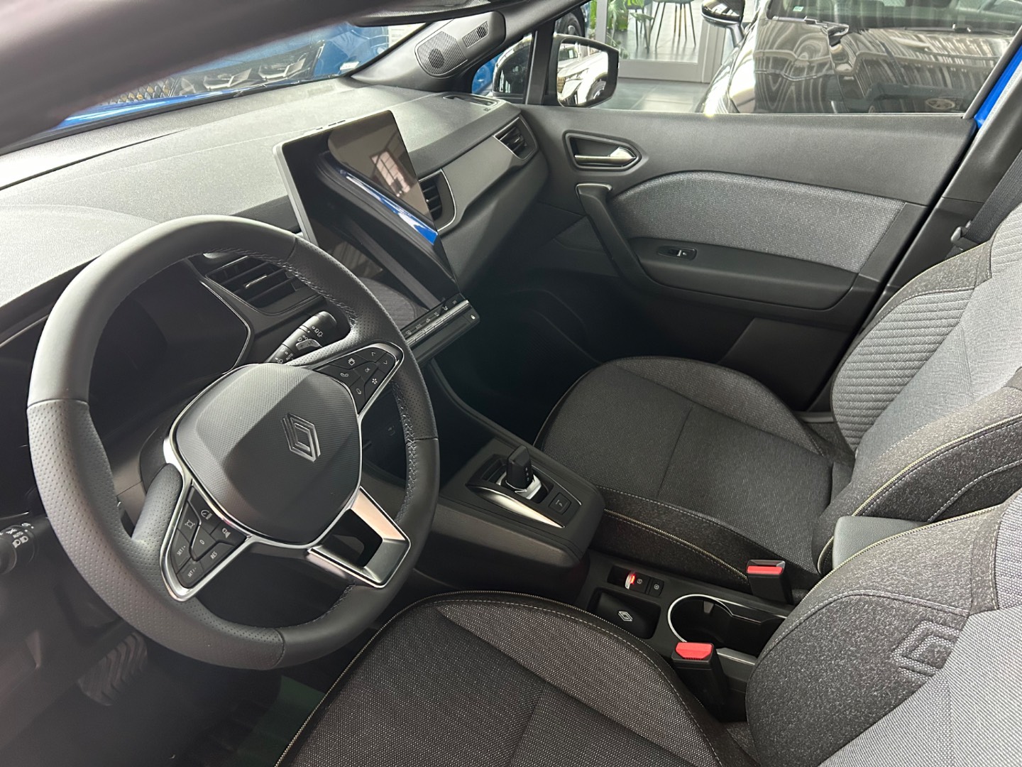 Renault Captur techno mild hybrid 140 EDC – Obrázok 11
