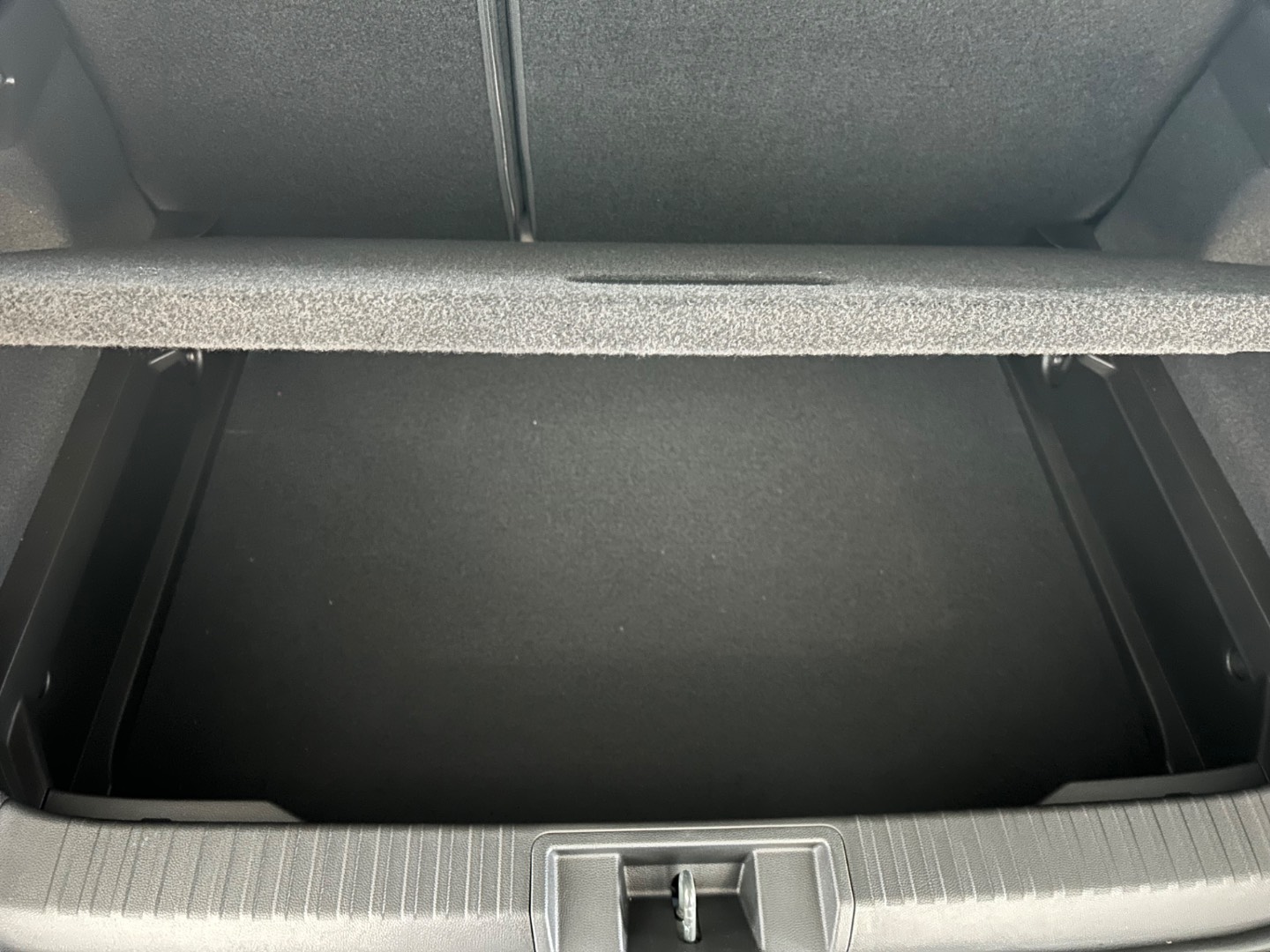Renault Captur techno mild hybrid 140 EDC – Obrázok 8