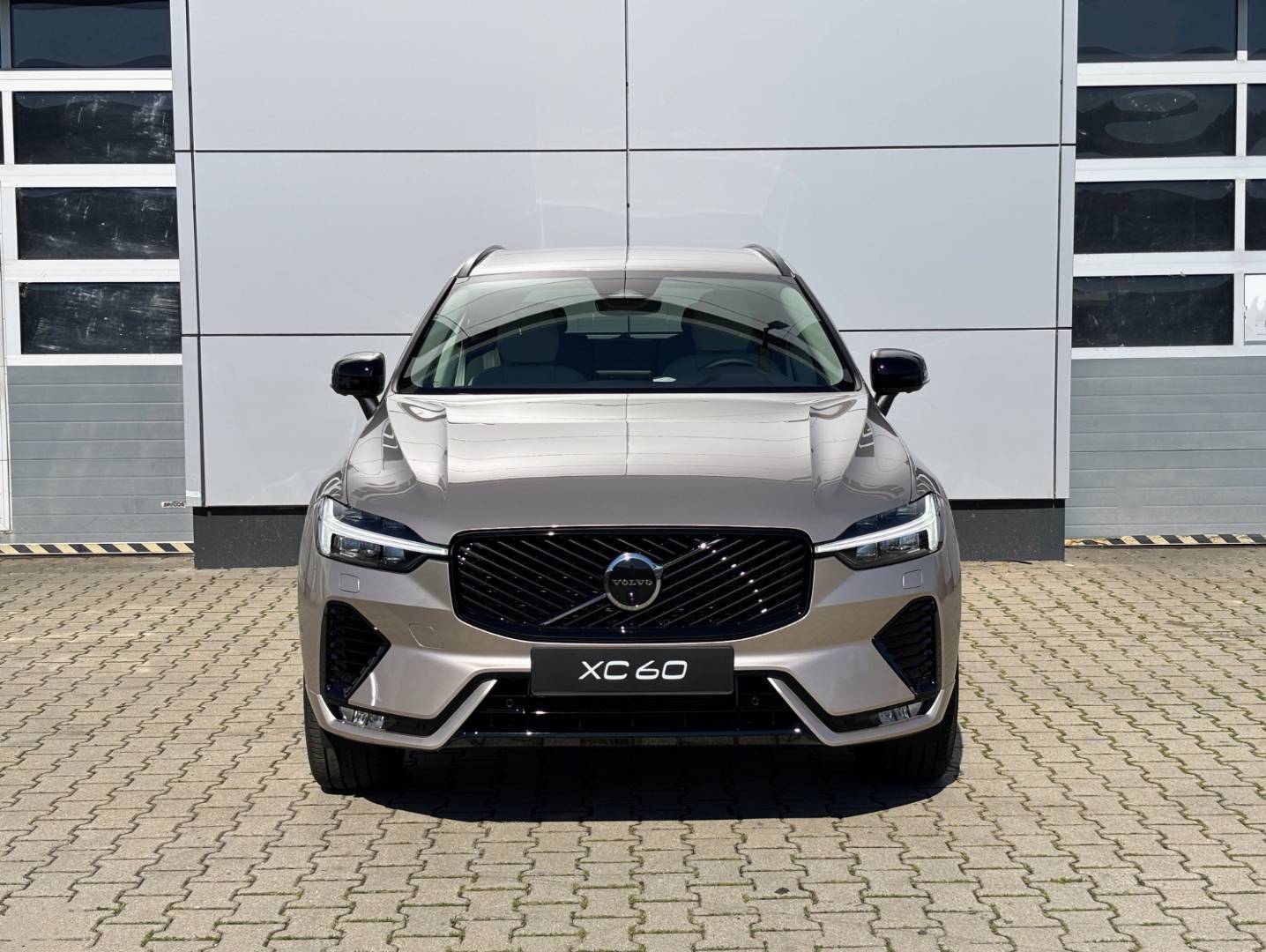 Volvo XC60 2.0 B5 mHEV Plus Dark AWD A/T – Obrázok 2
