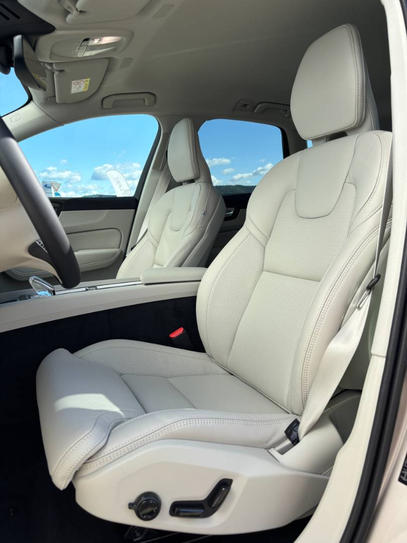 Volvo XC60 2.0 B5 mHEV Plus Dark AWD A/T – Obrázok 5