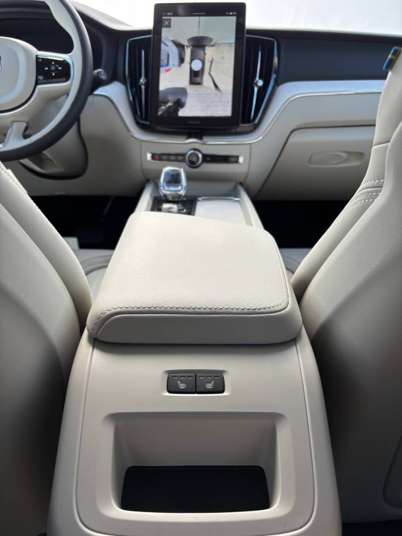 Volvo XC60 2.0 B5 mHEV Plus Dark AWD A/T – Obrázok 6