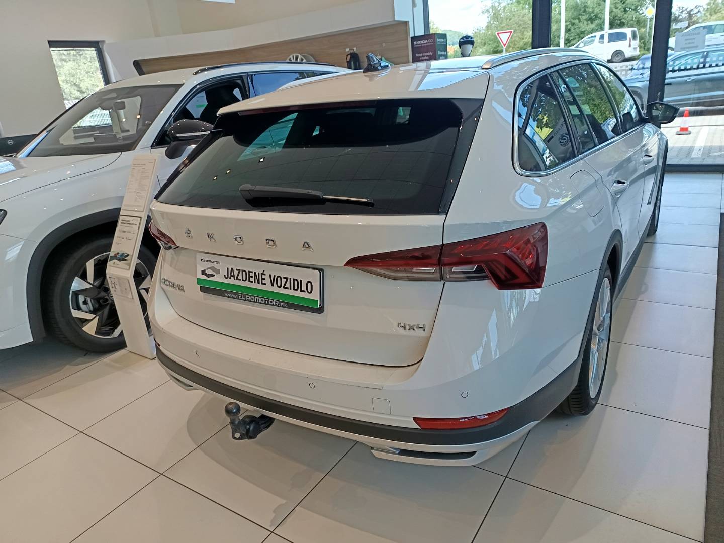 Škoda Octavia Combi 2.0 TSI Scout 4x4 DSG – Obrázok 11