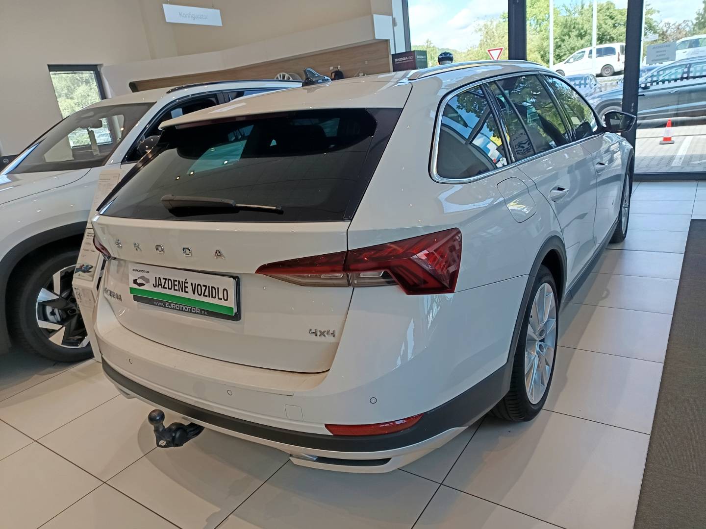 Škoda Octavia Combi 2.0 TSI Scout 4x4 DSG – Obrázok 12