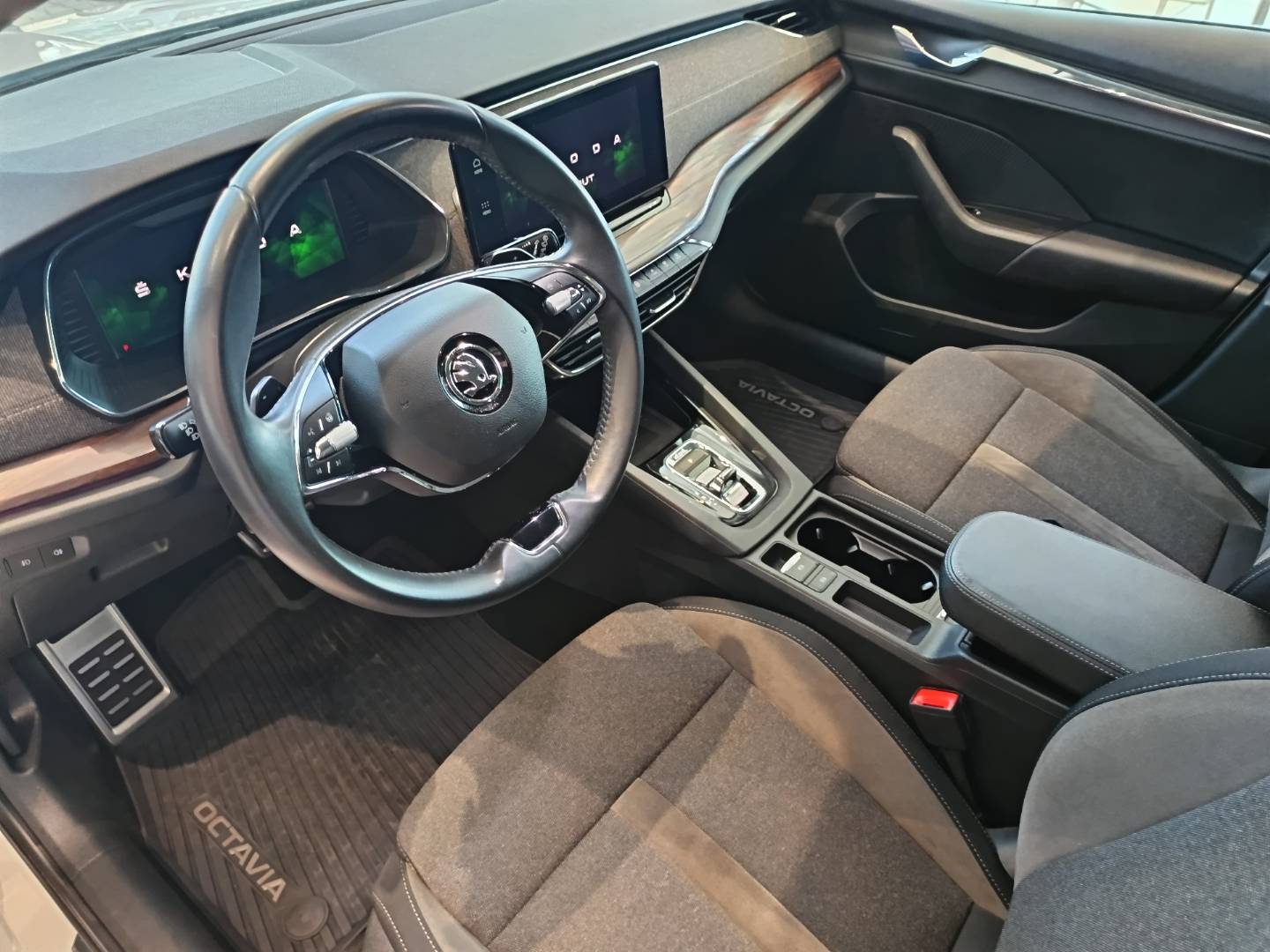 Škoda Octavia Combi 2.0 TSI Scout 4x4 DSG – Obrázok 13
