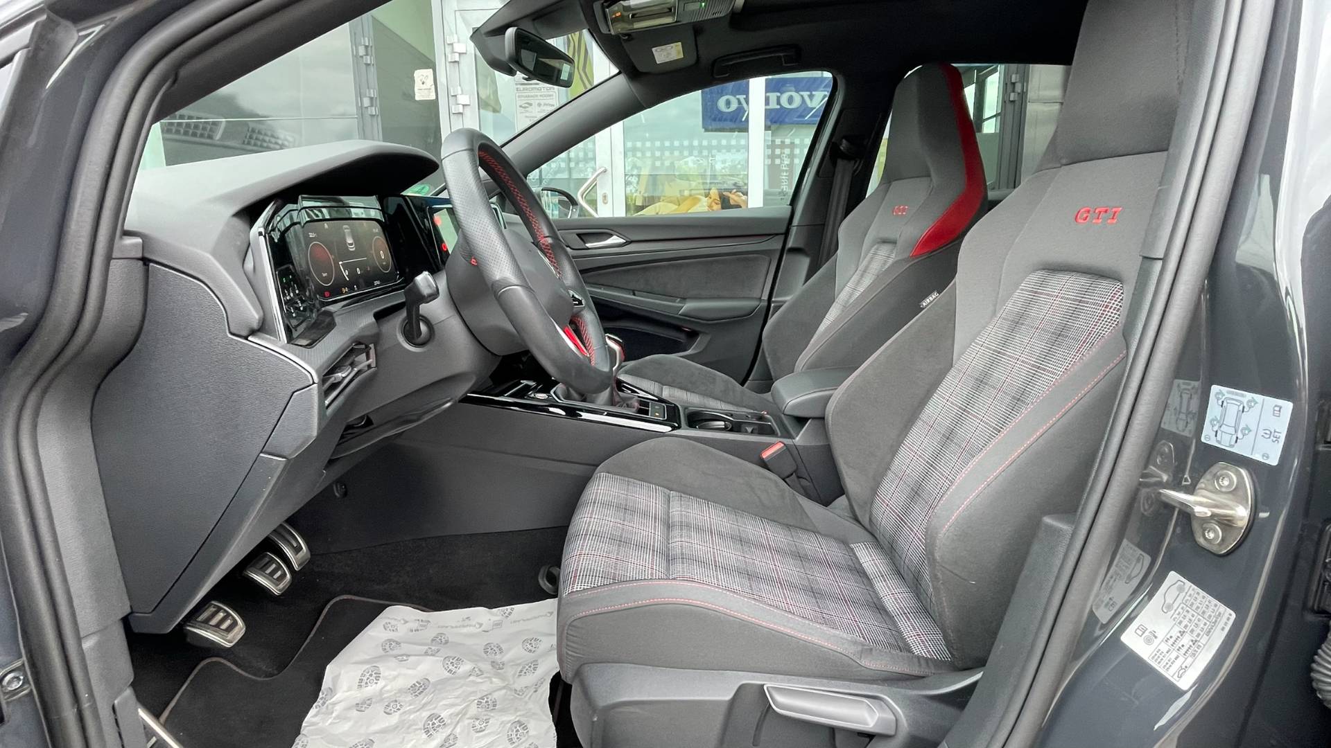 Volkswagen Golf 2.0TSI GTI M/6 180kW 1.majiteľ – Obrázok 11