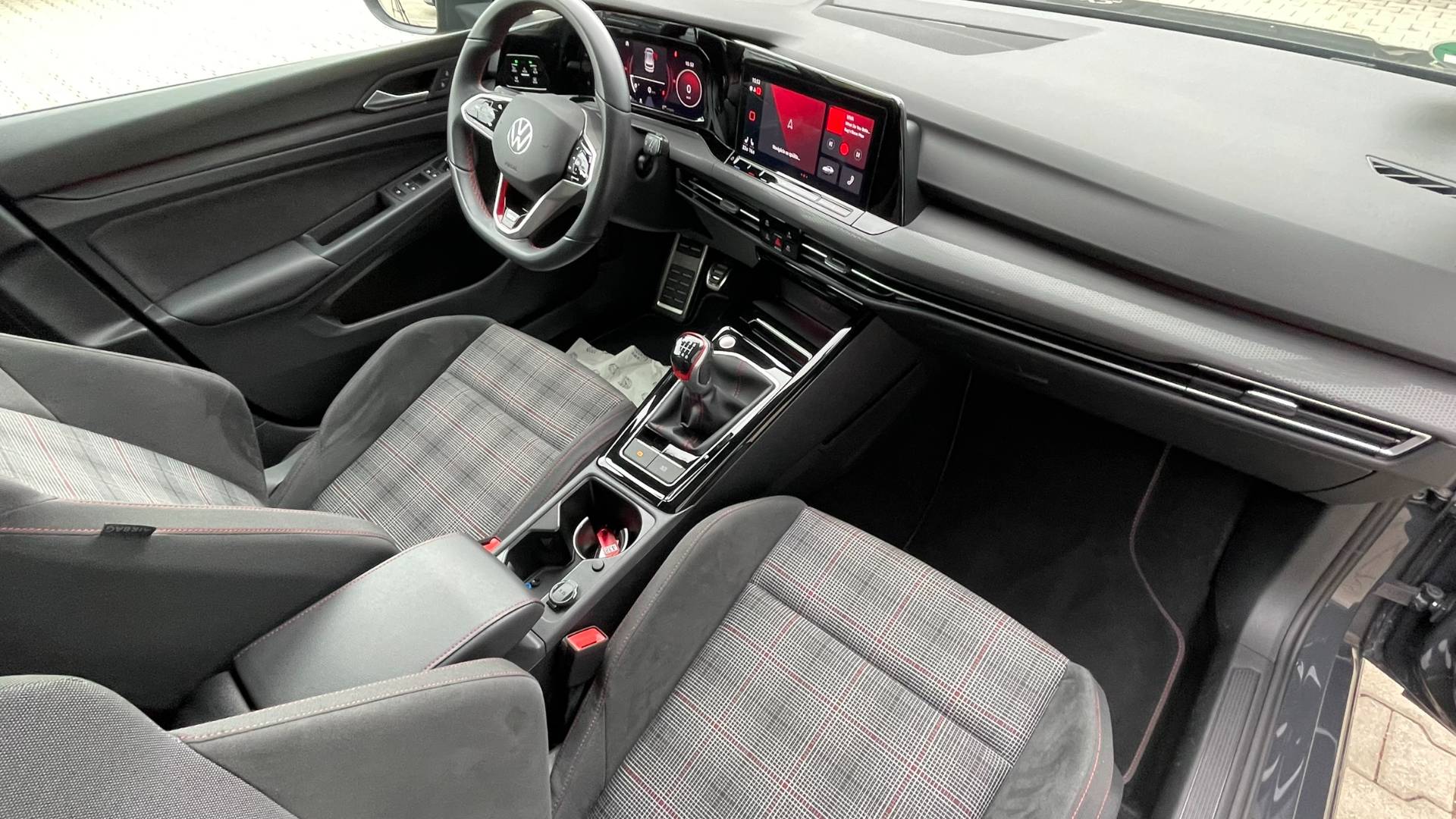 Volkswagen Golf 2.0TSI GTI M/6 180kW 1.majiteľ – Obrázok 16