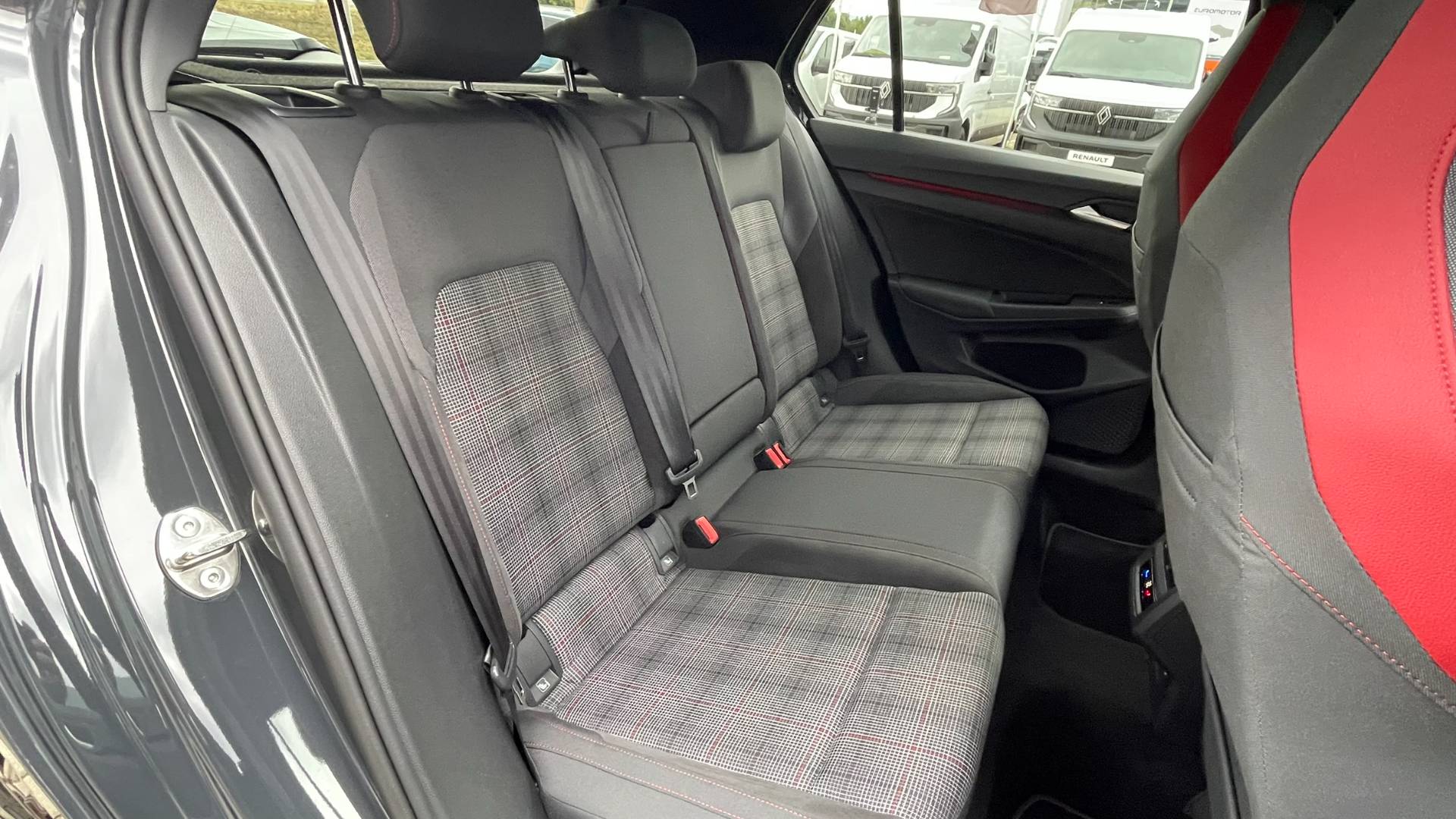 Volkswagen Golf 2.0TSI GTI M/6 180kW 1.majiteľ – Obrázok 18