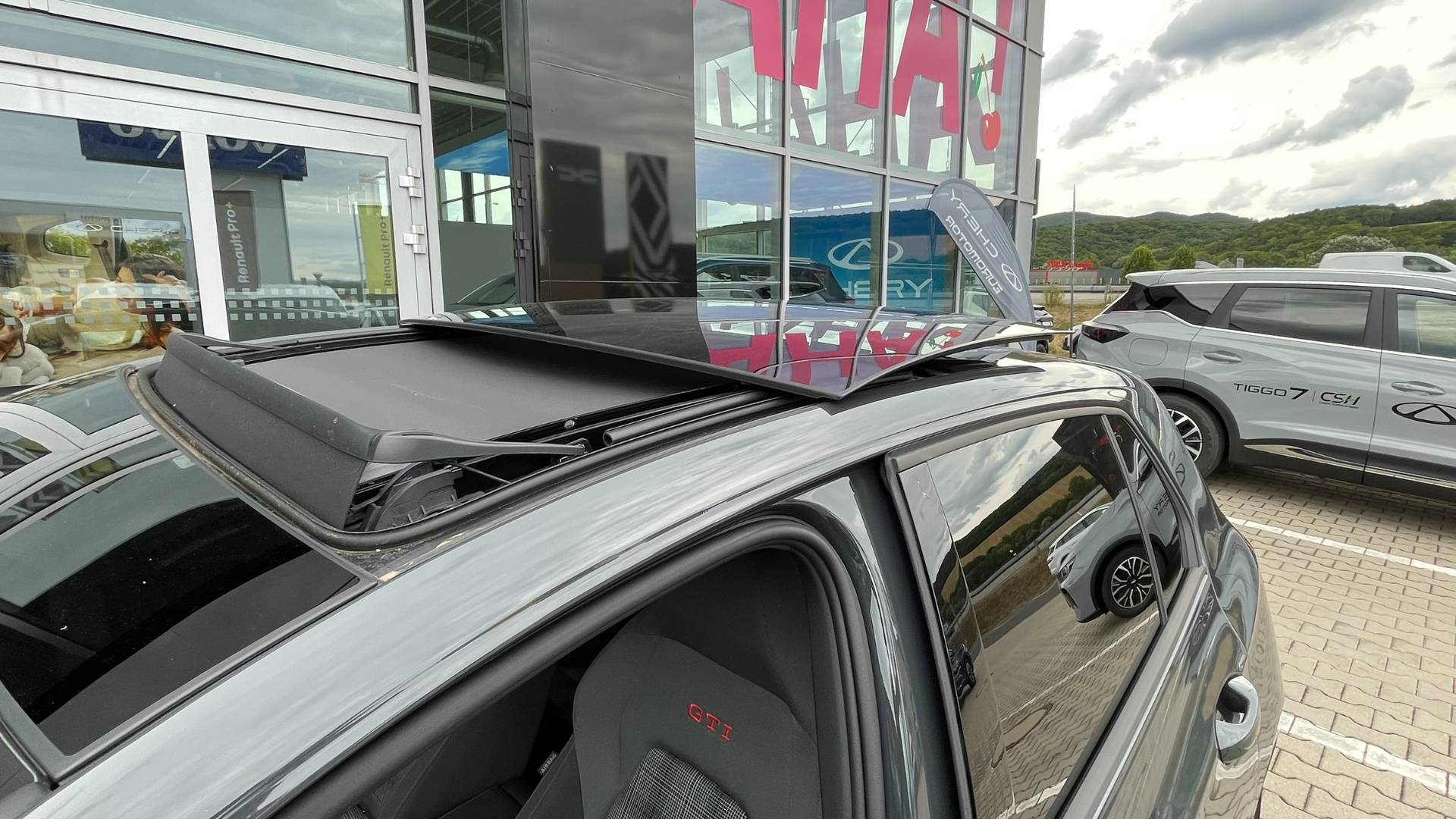 Volkswagen Golf 2.0TSI GTI M/6 180kW 1.majiteľ – Obrázok 21