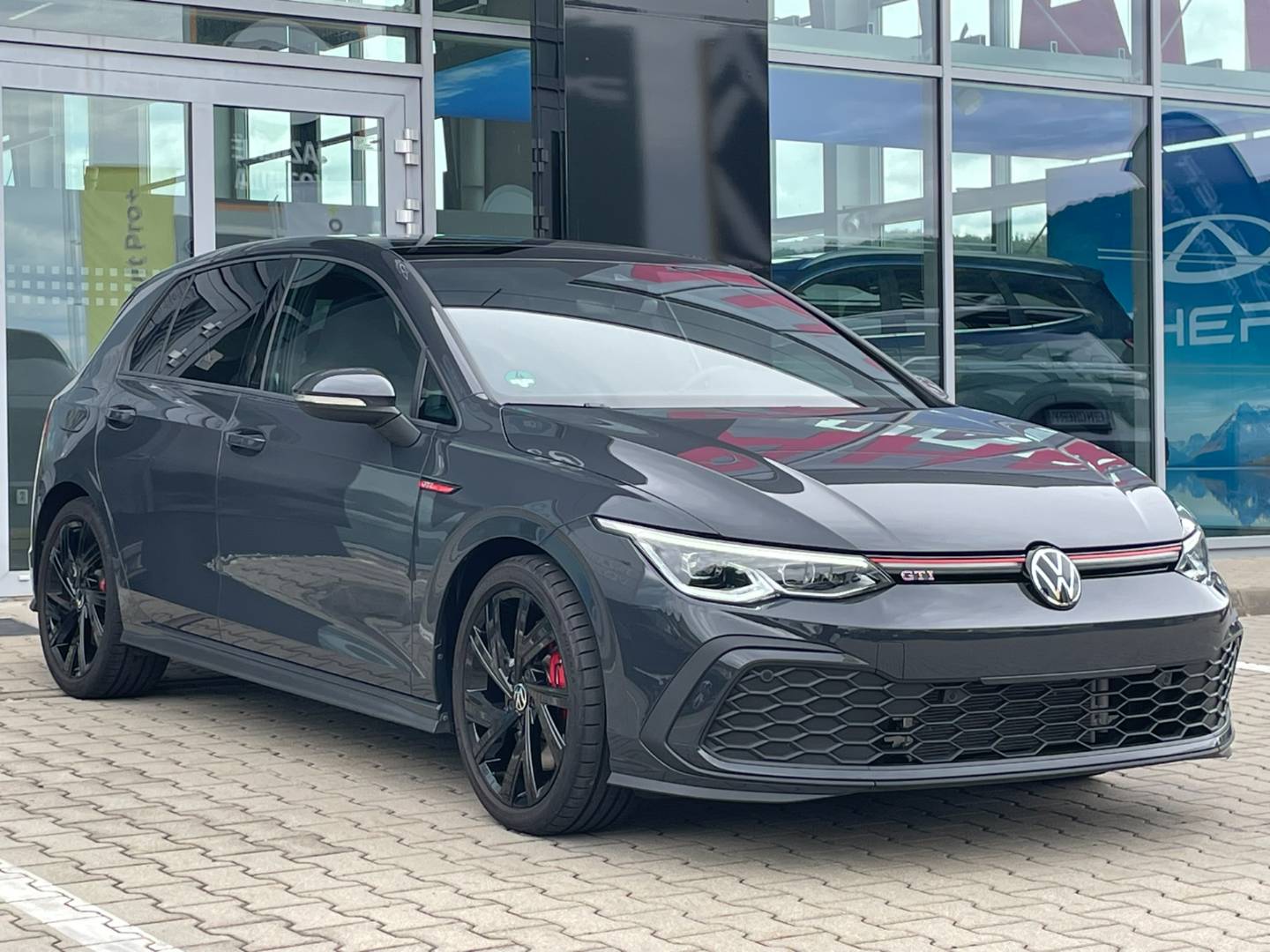 Volkswagen Golf 2.0TSI GTI M/6 180kW 1.majiteľ – Obrázok 3