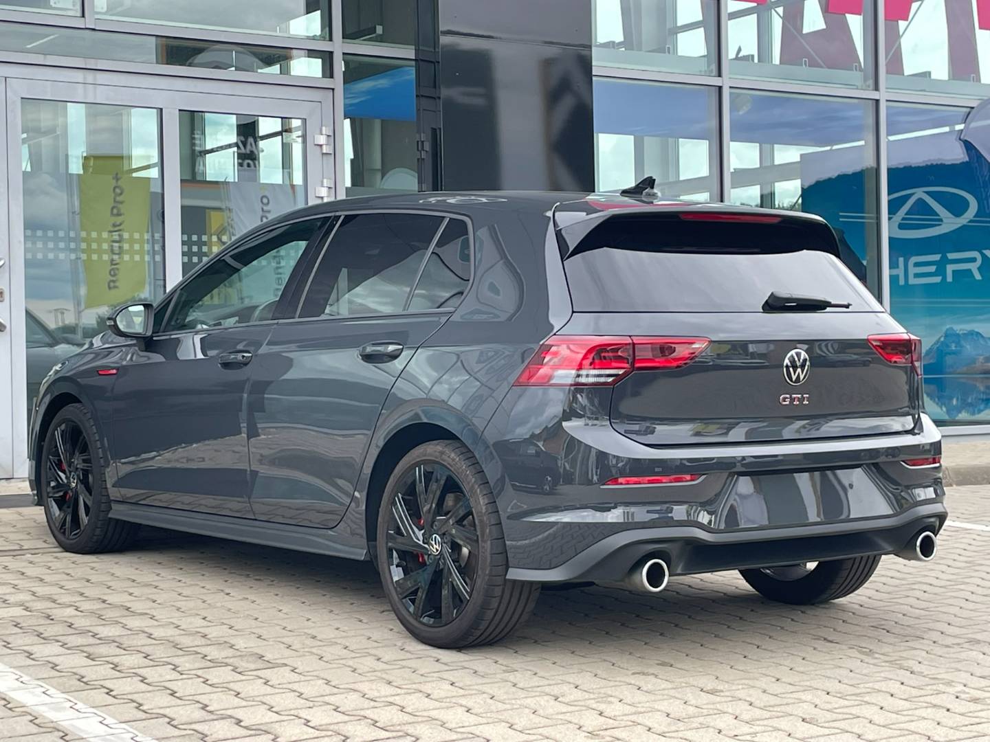 Volkswagen Golf 2.0TSI GTI M/6 180kW 1.majiteľ – Obrázok 4
