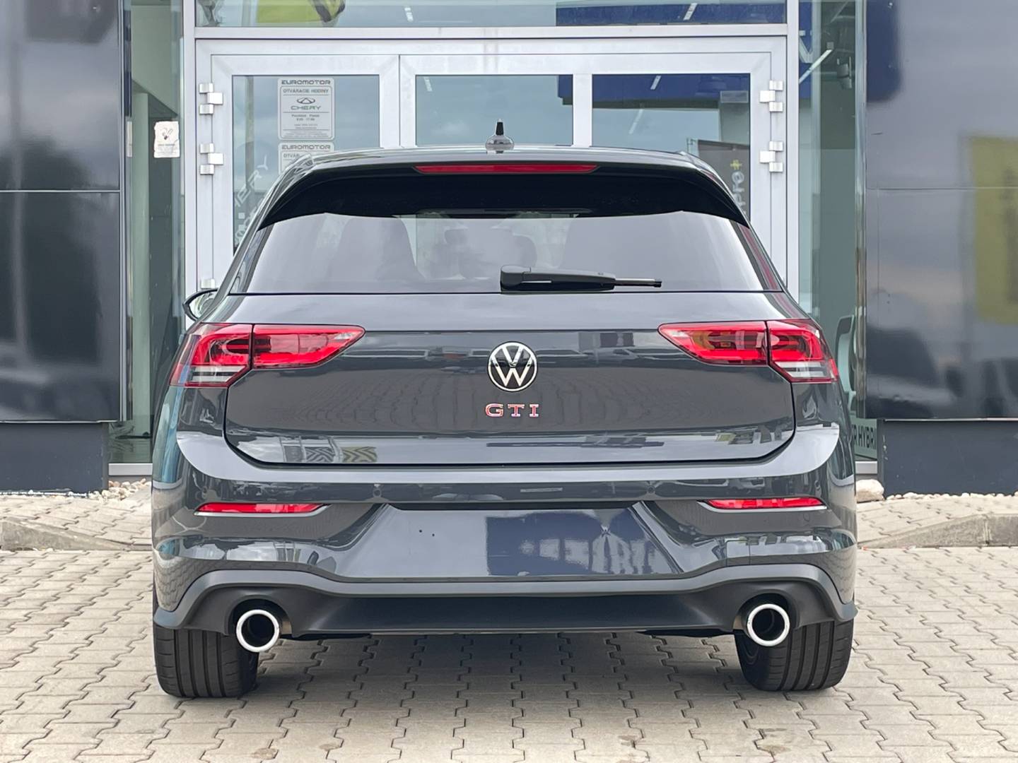 Volkswagen Golf 2.0TSI GTI M/6 180kW 1.majiteľ – Obrázok 5