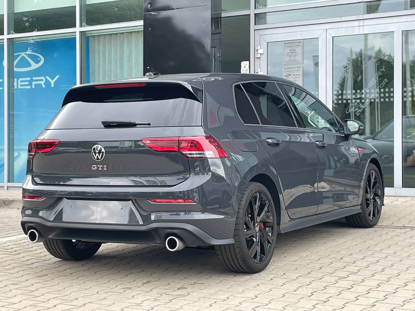 Volkswagen Golf 2.0TSI GTI M/6 180kW 1.majiteľ – Obrázok 6