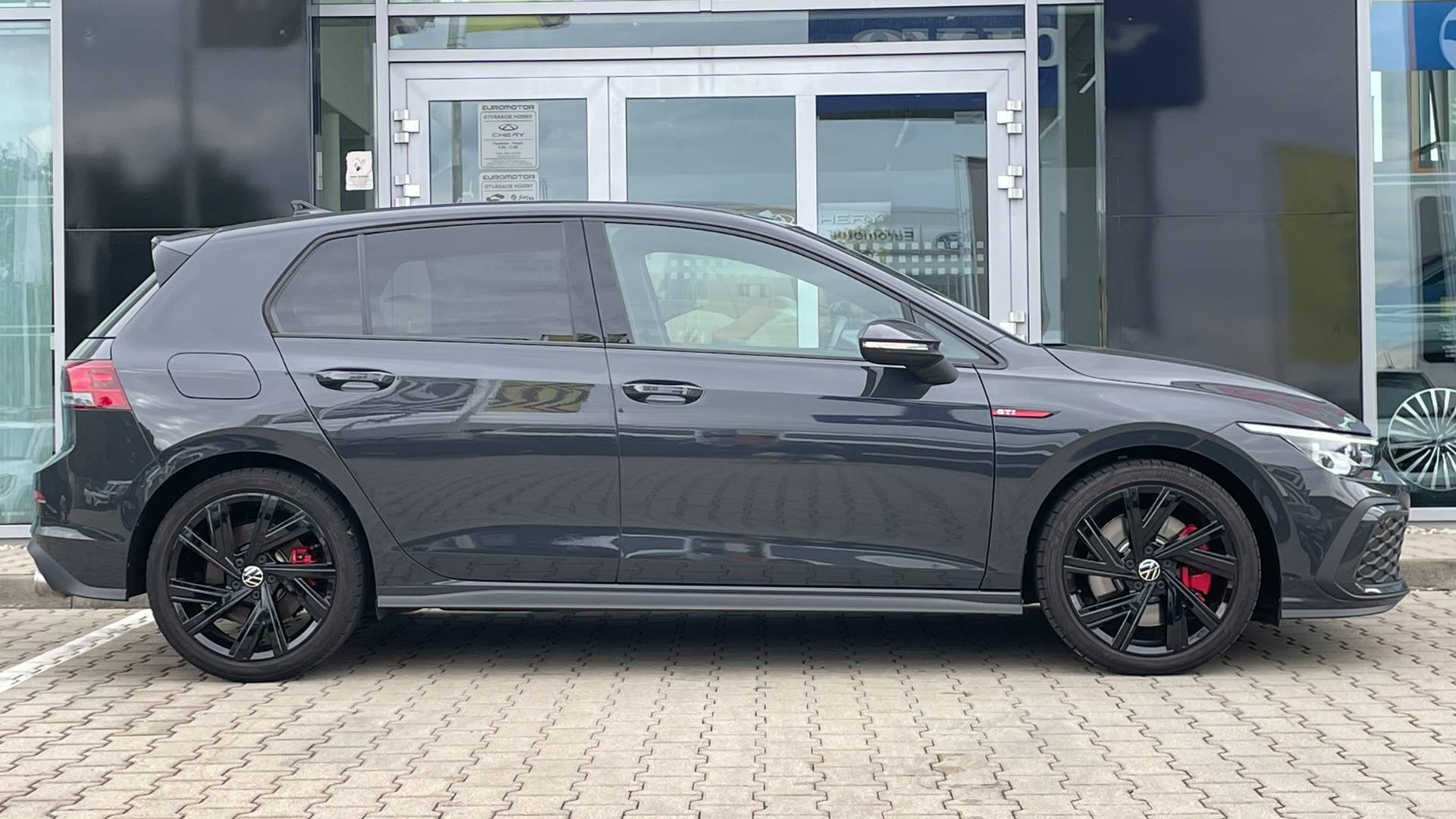 Volkswagen Golf 2.0TSI GTI M/6 180kW 1.majiteľ – Obrázok 7