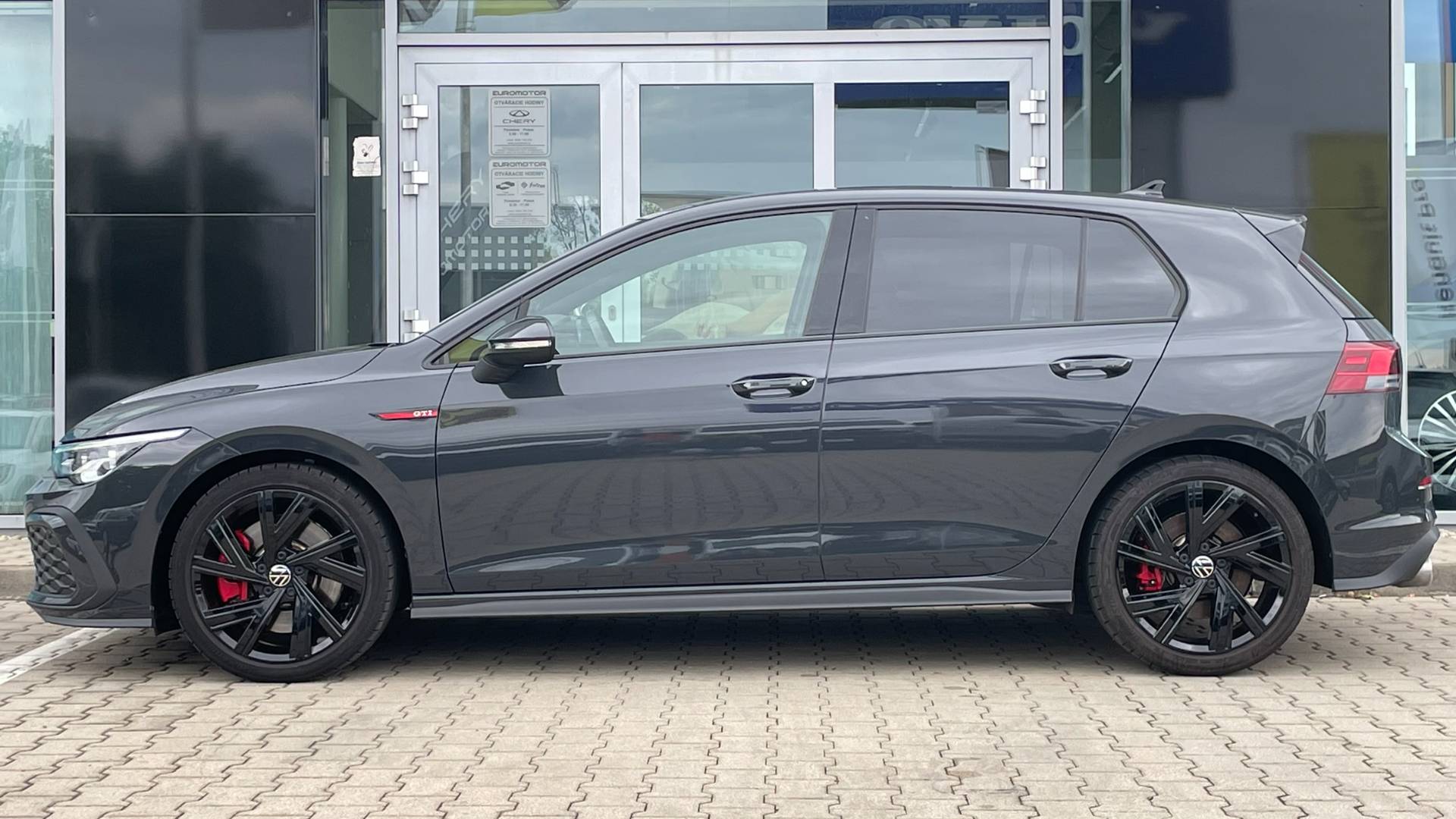 Volkswagen Golf 2.0TSI GTI M/6 180kW 1.majiteľ – Obrázok 8