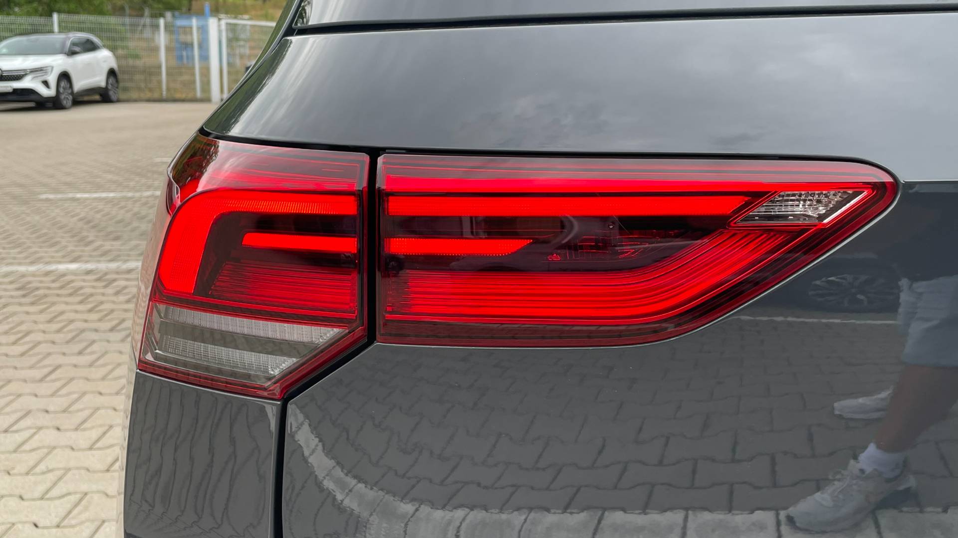 Volkswagen Golf 2.0TSI GTI M/6 180kW 1.majiteľ – Obrázok 9