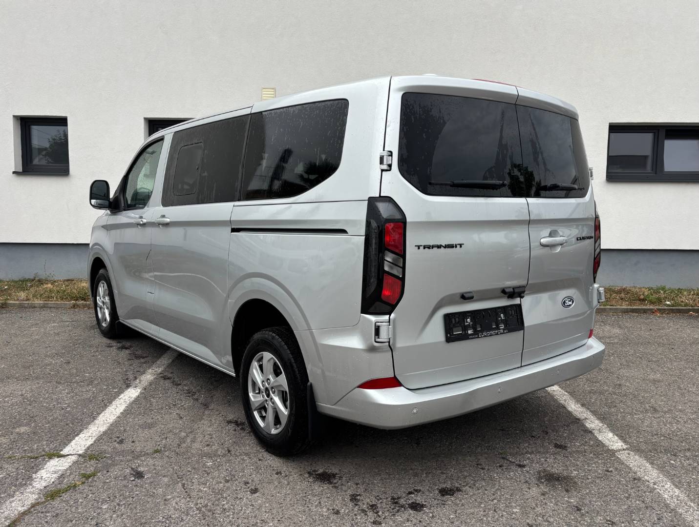 Ford Transit Custom BUSINESS 2.0 TDCi EB 136k M6 - FWD (100kW) – Obrázok 4