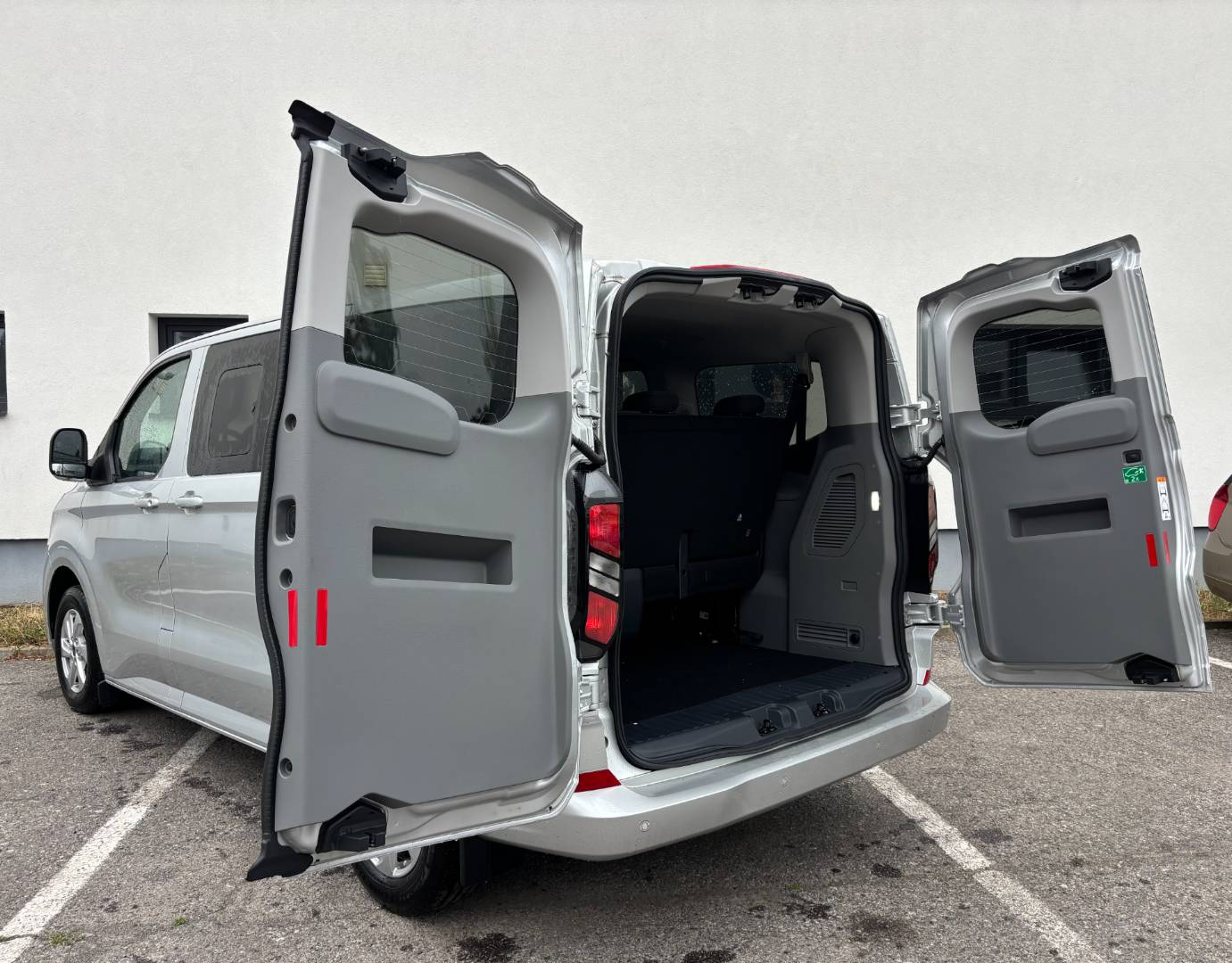 Ford Transit Custom BUSINESS 2.0 TDCi EB 136k M6 - FWD (100kW) – Obrázok 8