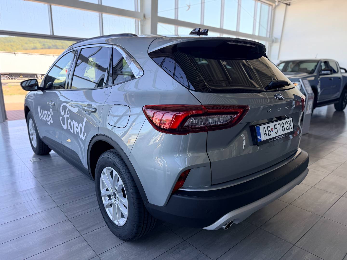 Ford Kuga 2. 5 Duratec FHEV 180k eCVT - FWD (132kW) Titanium FHEV – Obrázok 5